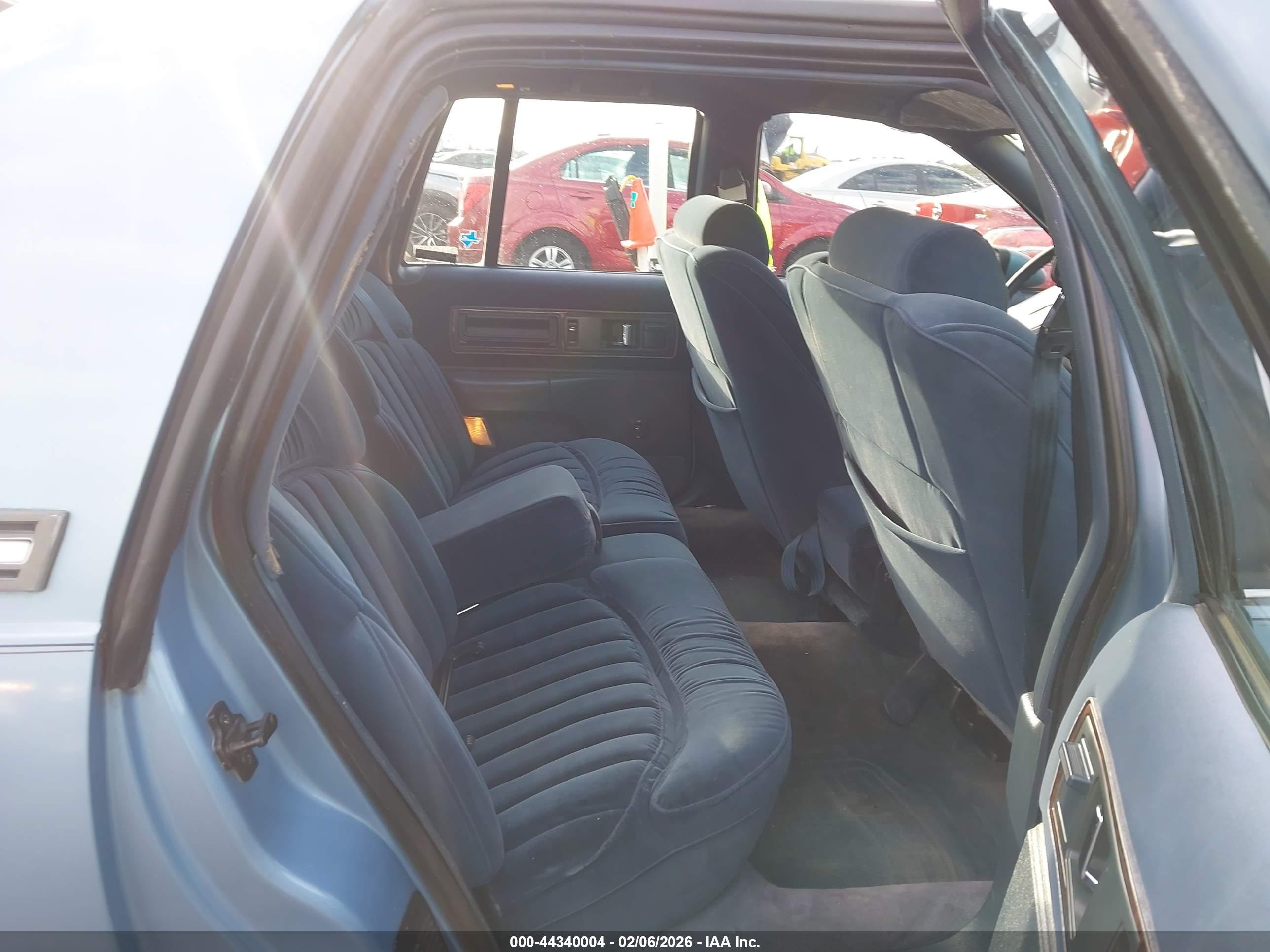 1992 Buick Roadmaster   Blue vin: 1G4BN5376NR433692