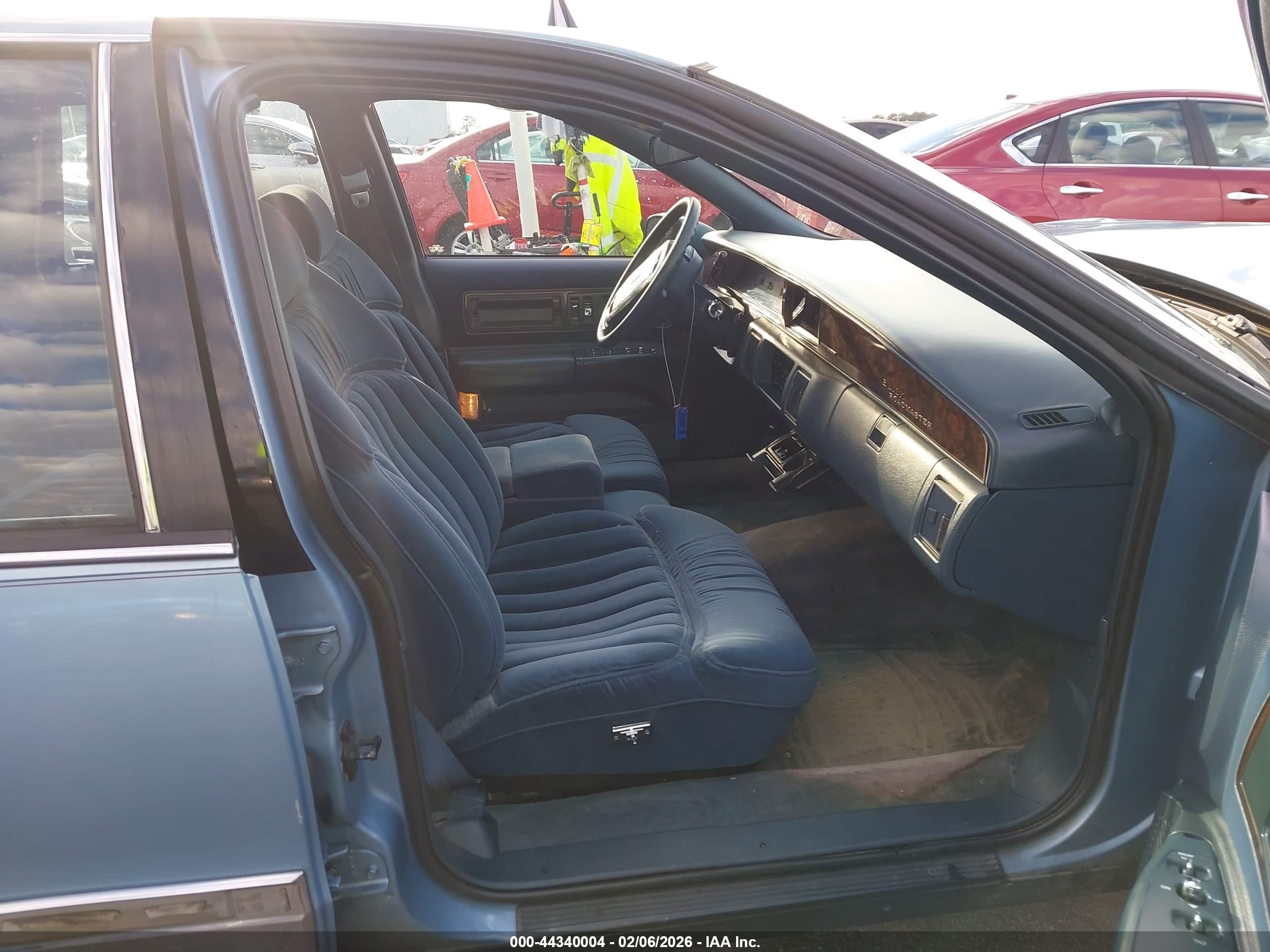 1992 Buick Roadmaster   Blue vin: 1G4BN5376NR433692