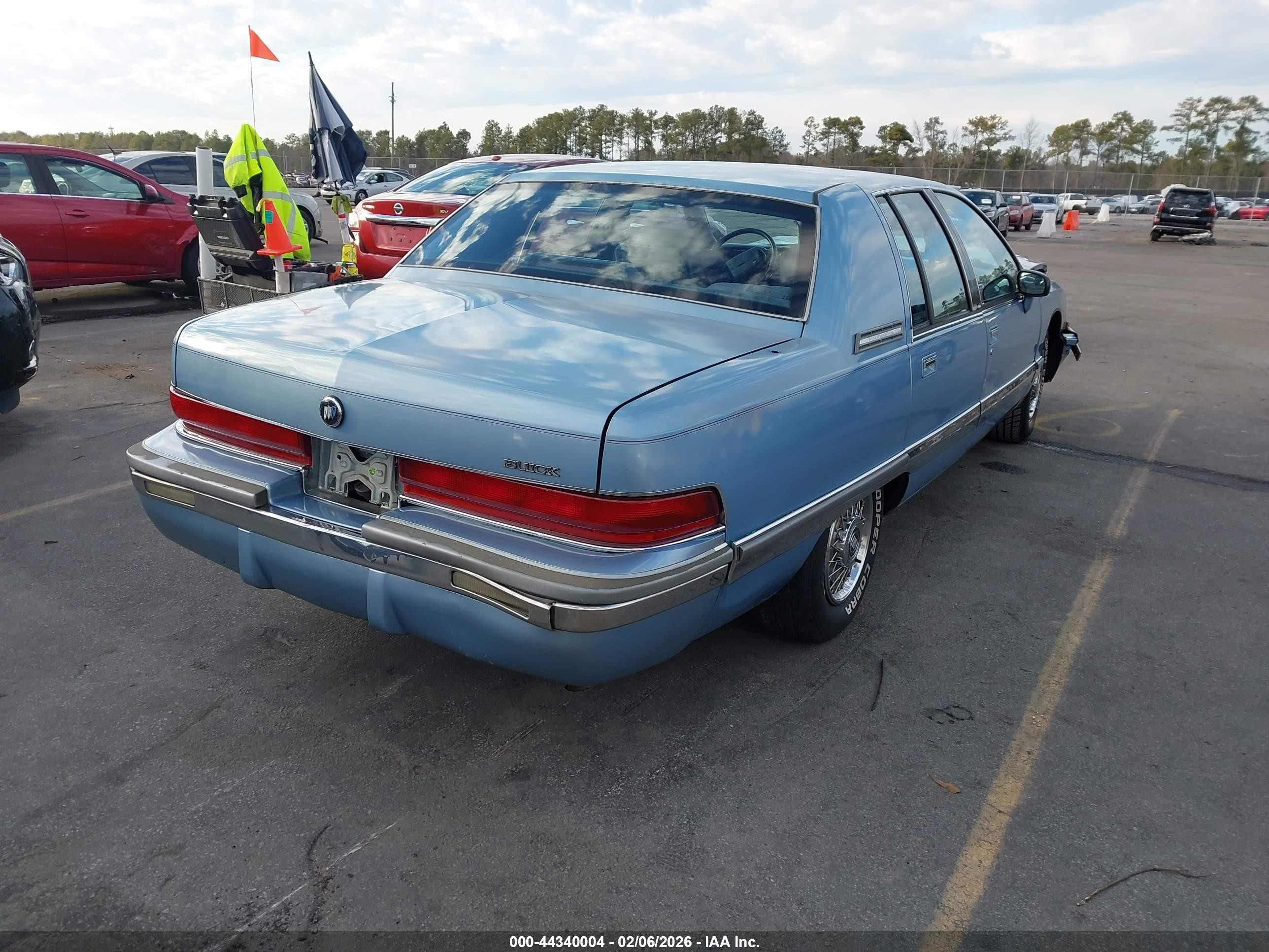 1992 Buick Roadmaster   Blue vin: 1G4BN5376NR433692