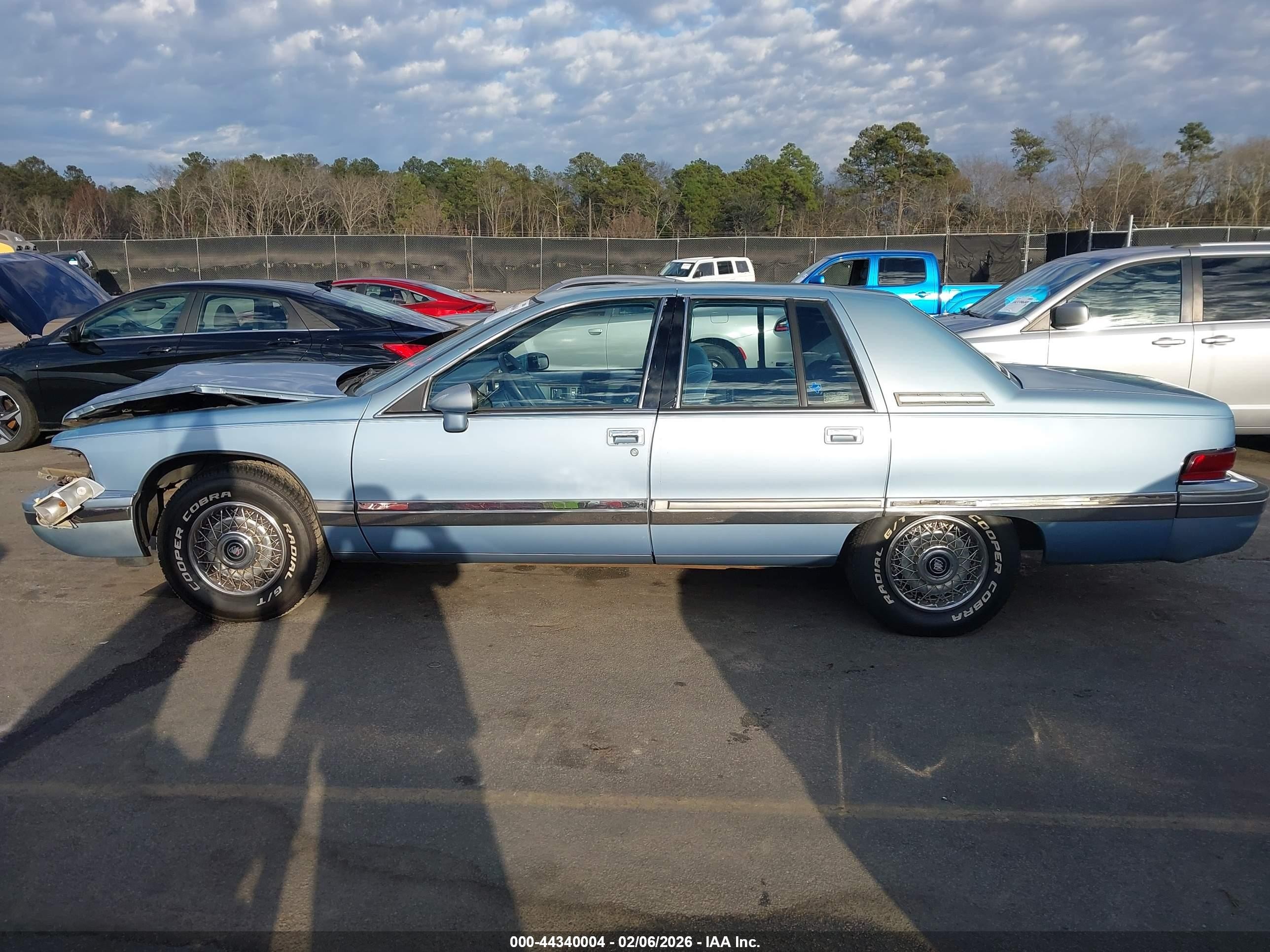 1992 Buick Roadmaster   Blue vin: 1G4BN5376NR433692