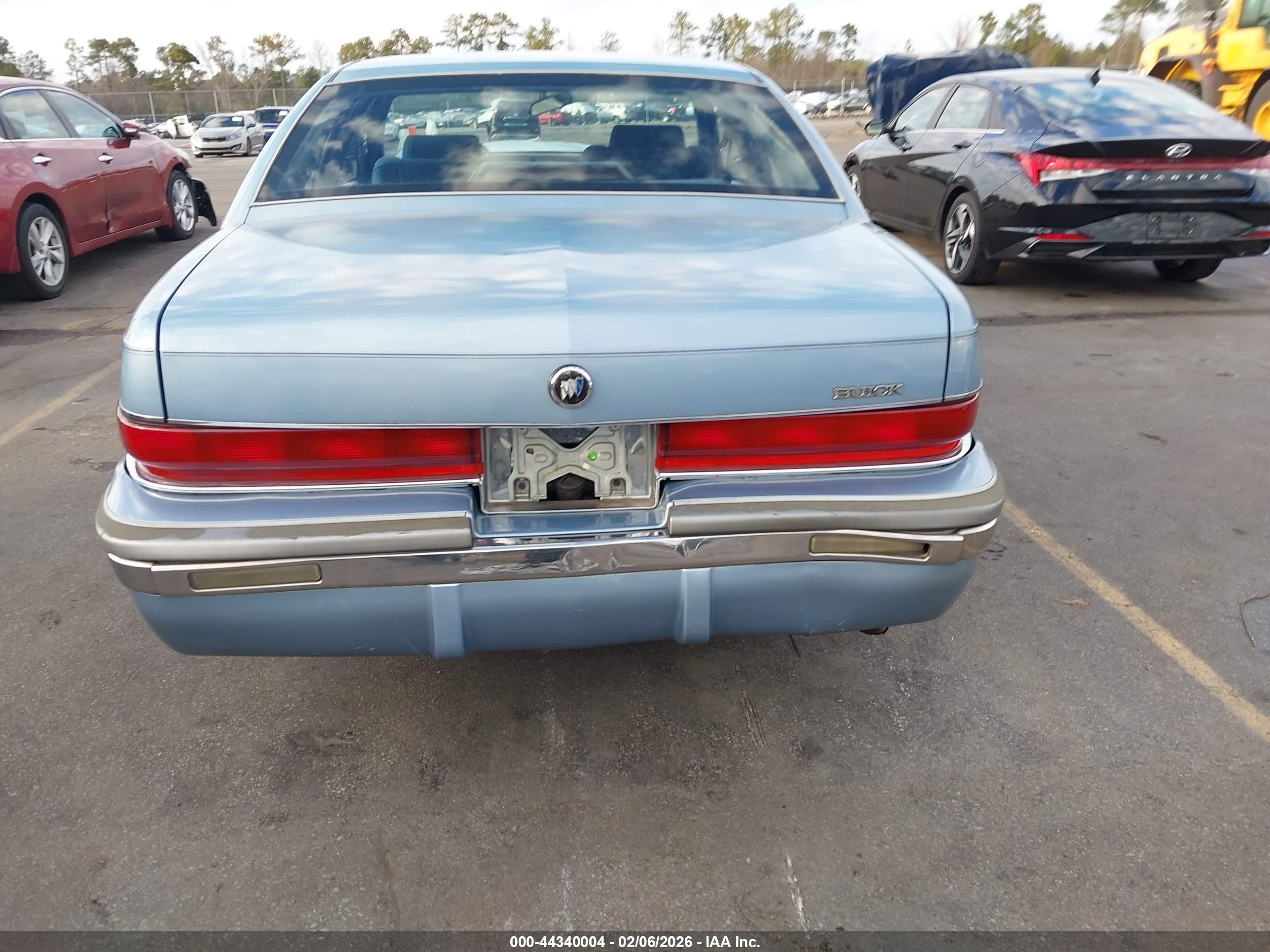 1992 Buick Roadmaster   Blue vin: 1G4BN5376NR433692