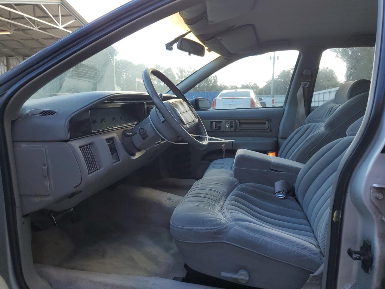 1992 Buick Roadmaster Silver vin: 1G4BN5377NR453577
