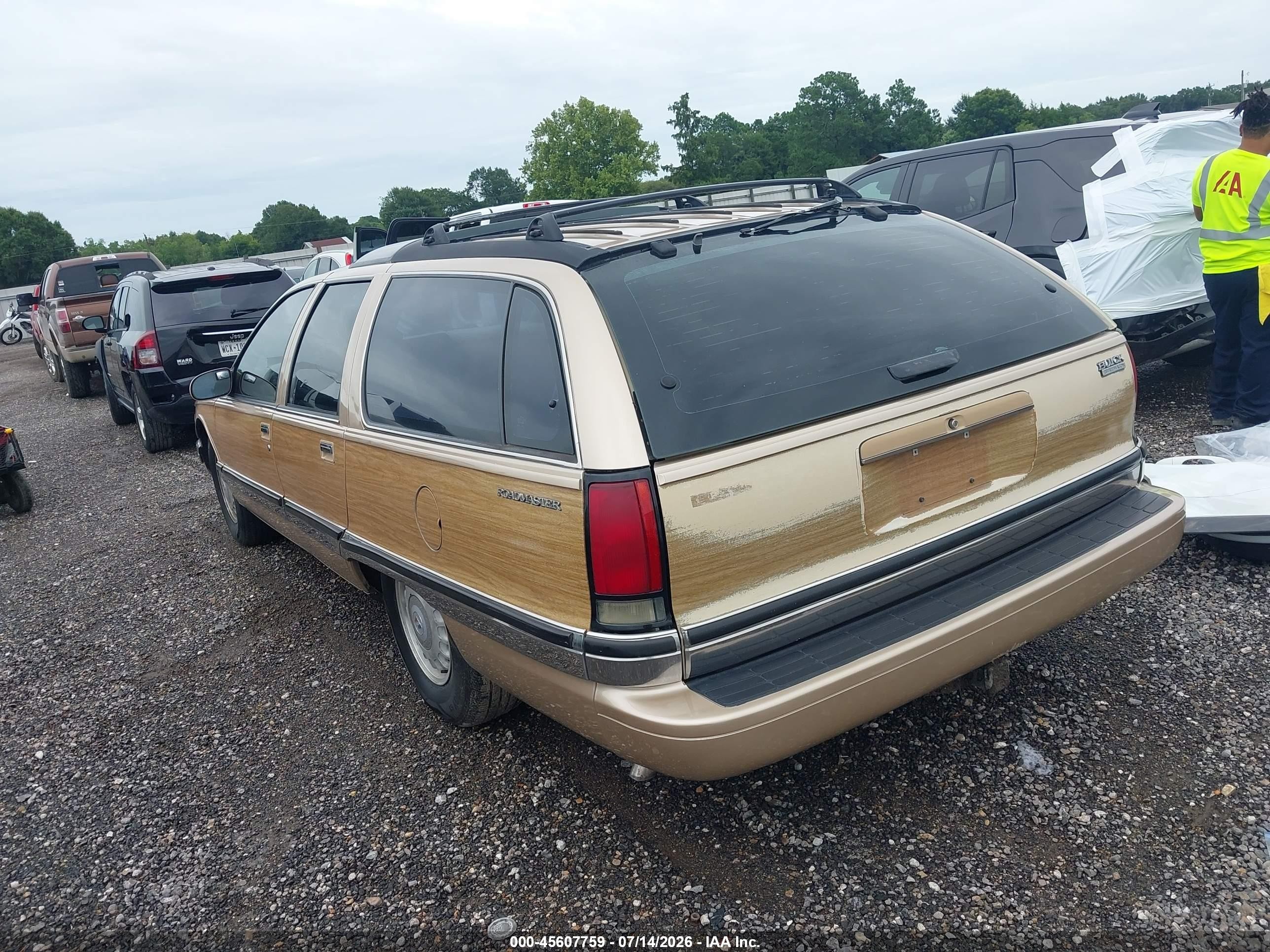 1996 Buick Roadmaster Limited Gold vin: 1G4BR82P2TR416134
