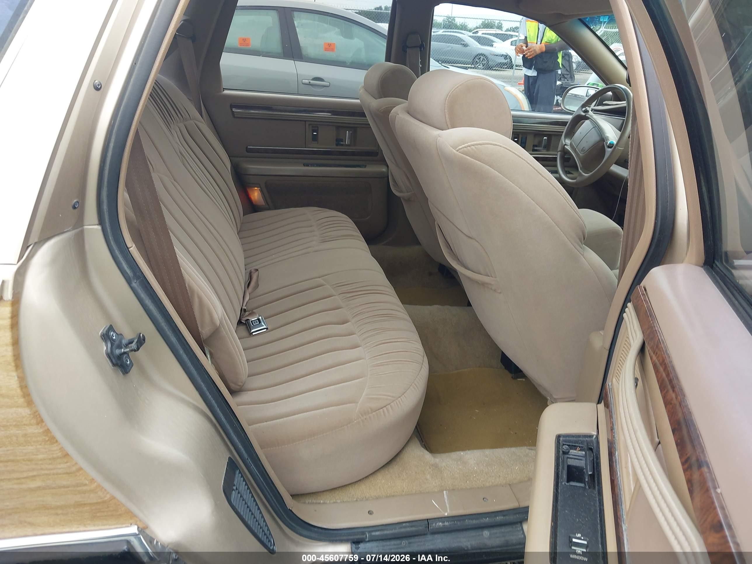 1996 Buick Roadmaster Limited Gold vin: 1G4BR82P2TR416134