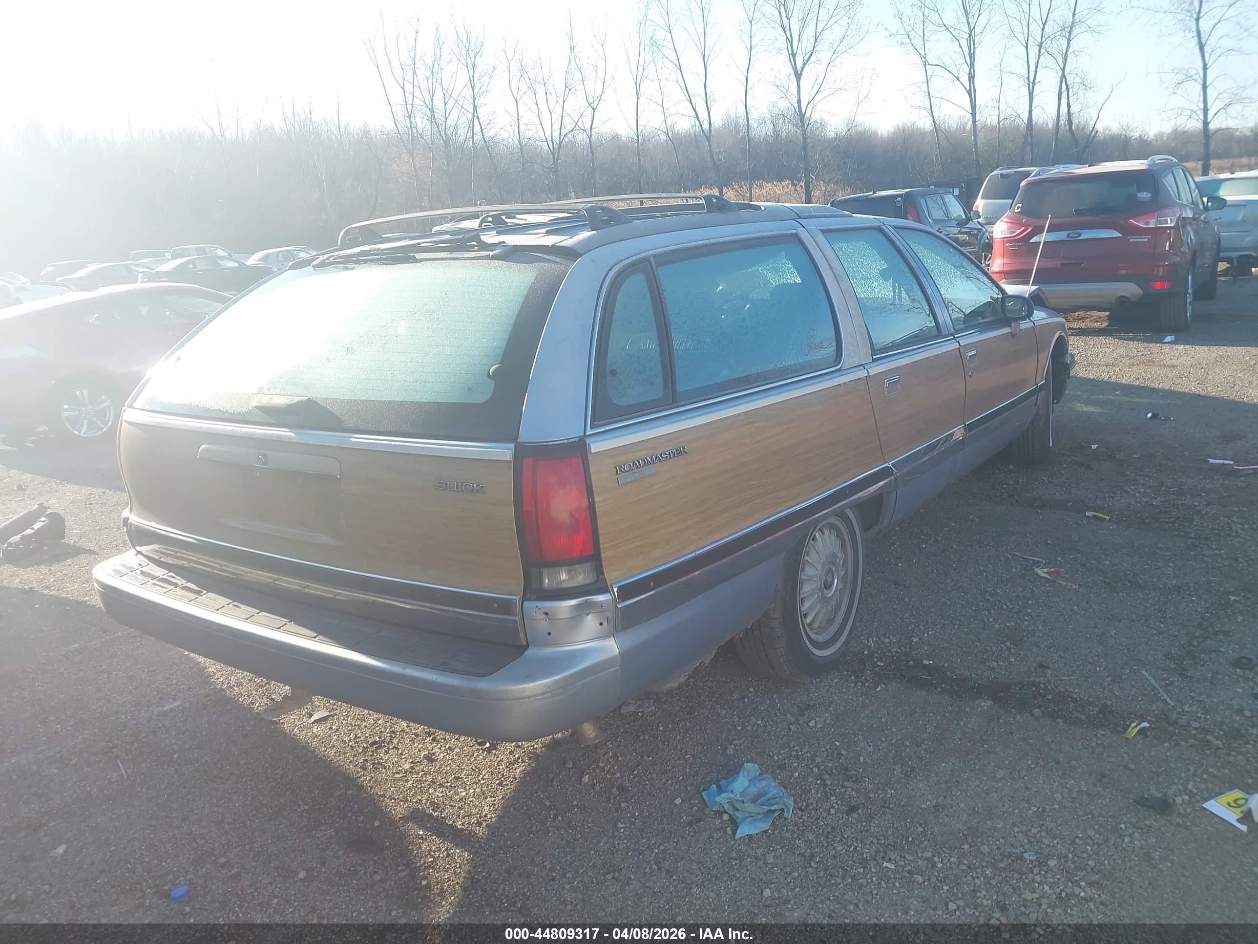 1994 Buick Roadmaster Estate Silver vin: 1G4BR82P5RR422972