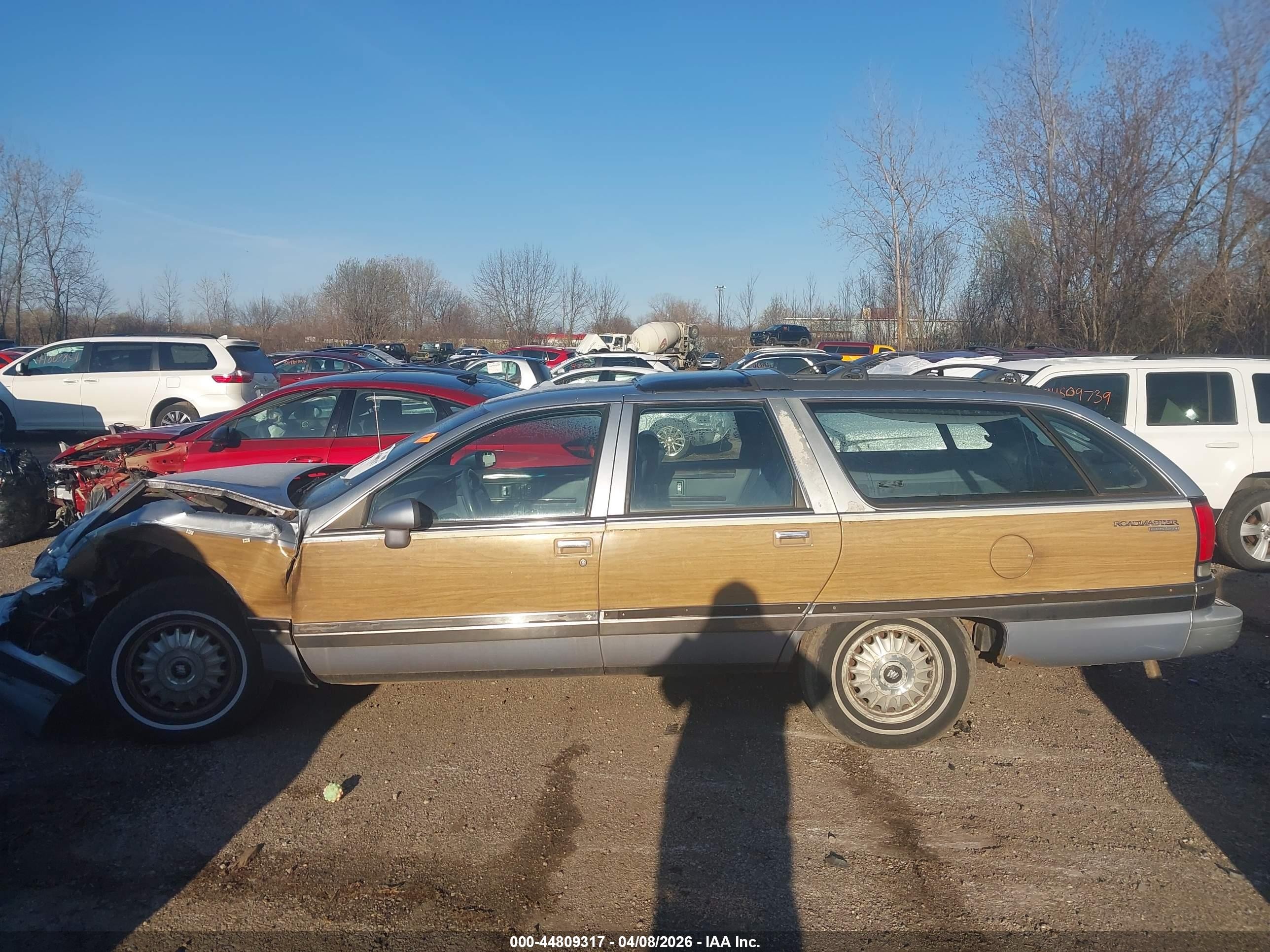 1994 Buick Roadmaster Estate Silver vin: 1G4BR82P5RR422972