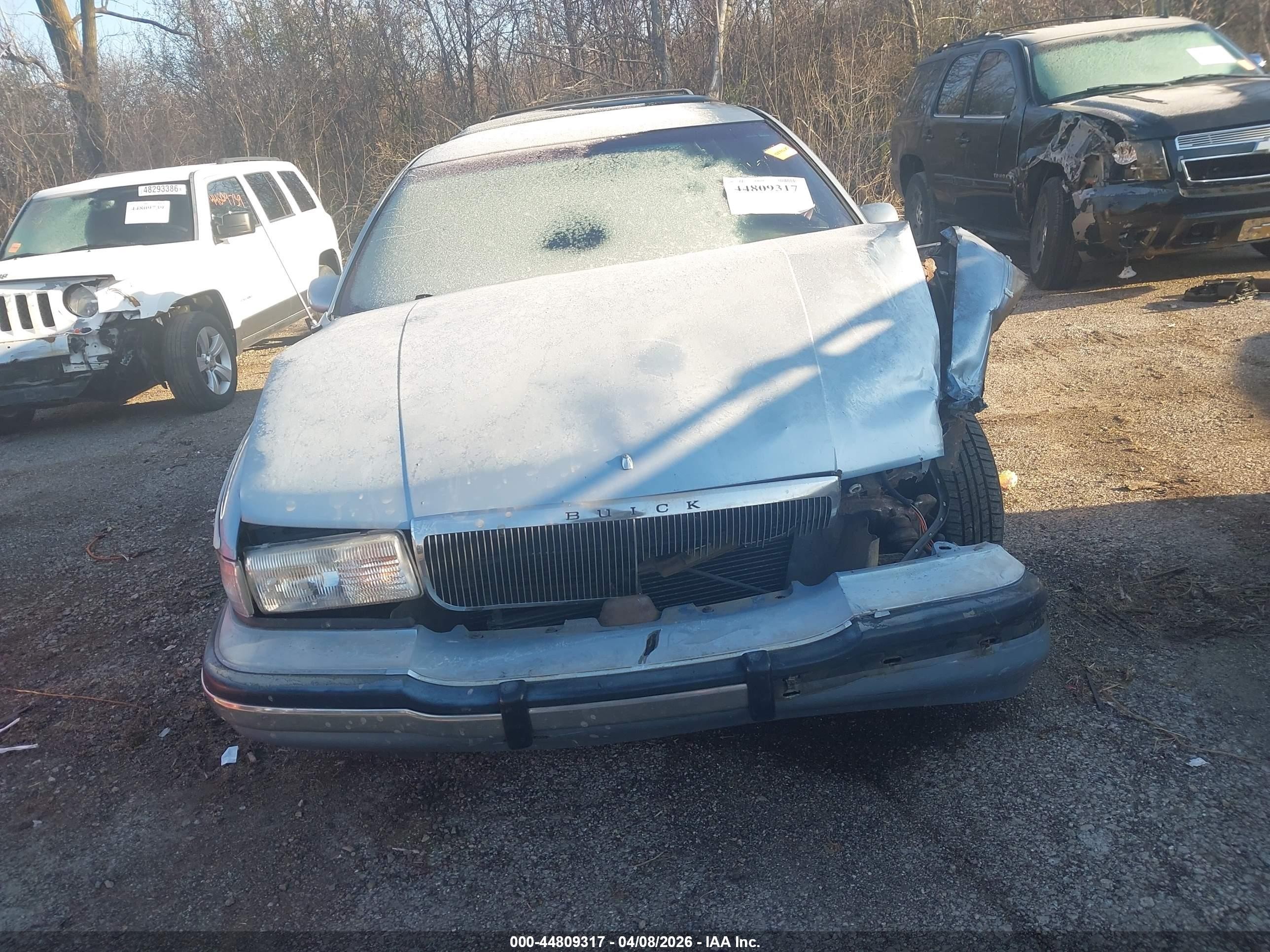 1994 Buick Roadmaster Estate Silver vin: 1G4BR82P5RR422972