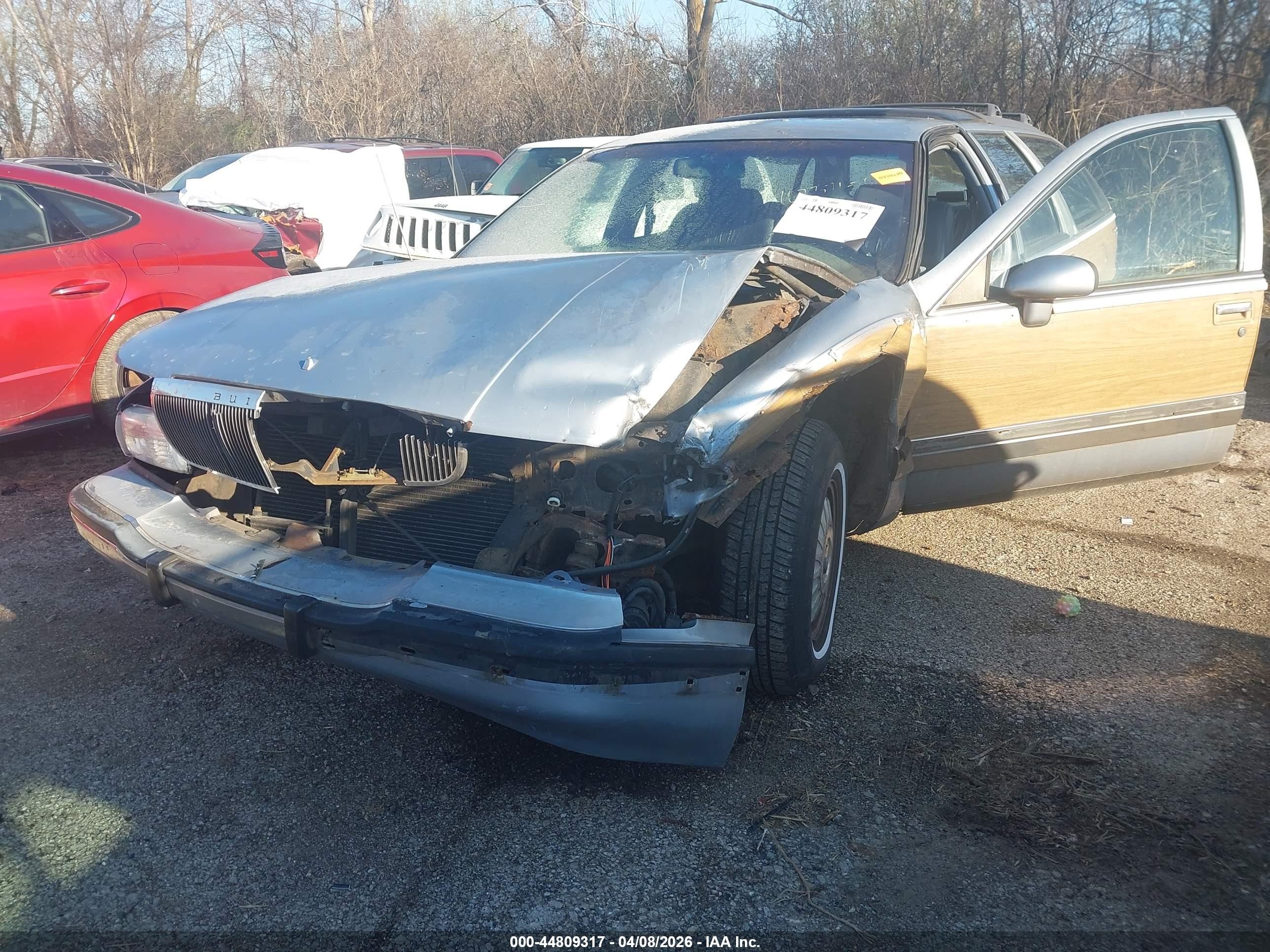 1994 Buick Roadmaster Estate Silver vin: 1G4BR82P5RR422972