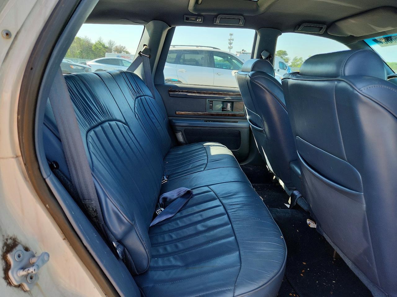 1994 Buick Roadmaster Estate White vin: 1G4BR82P5RR424303