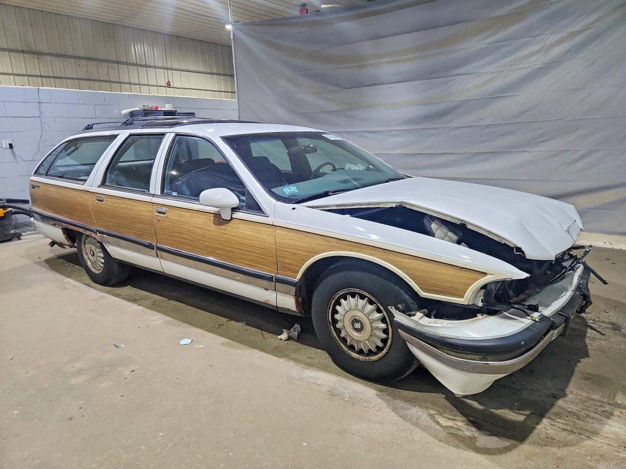 1994 Buick Roadmaster Estate White vin: 1G4BR82P6RR428974