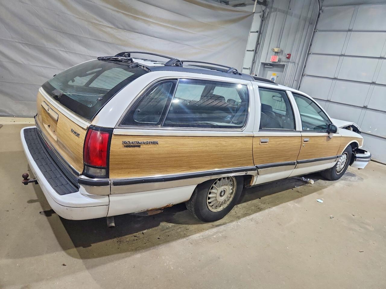 1994 Buick Roadmaster Estate White vin: 1G4BR82P6RR428974