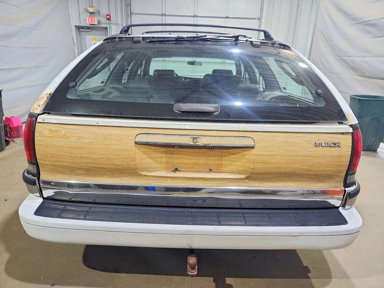 1994 Buick Roadmaster Estate White vin: 1G4BR82P6RR428974