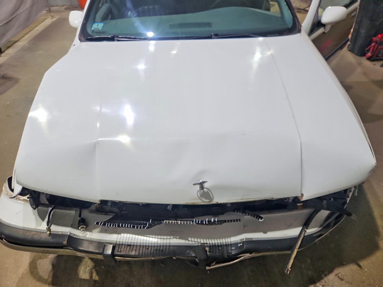1994 Buick Roadmaster Estate White vin: 1G4BR82P6RR428974