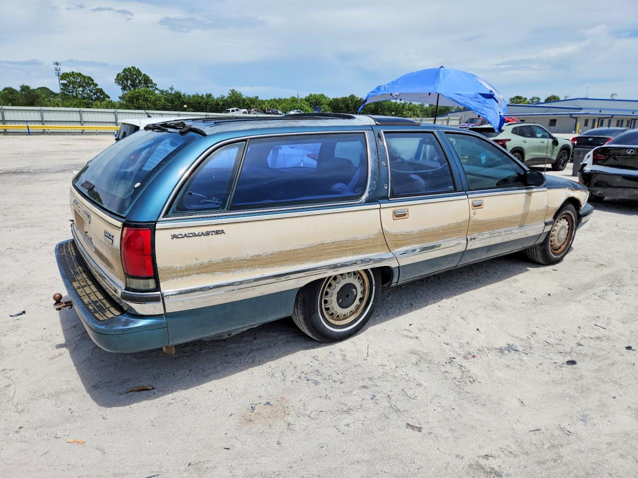 1995 Buick Roadmaster Estate Two Tone vin: 1G4BR82P8SR416654