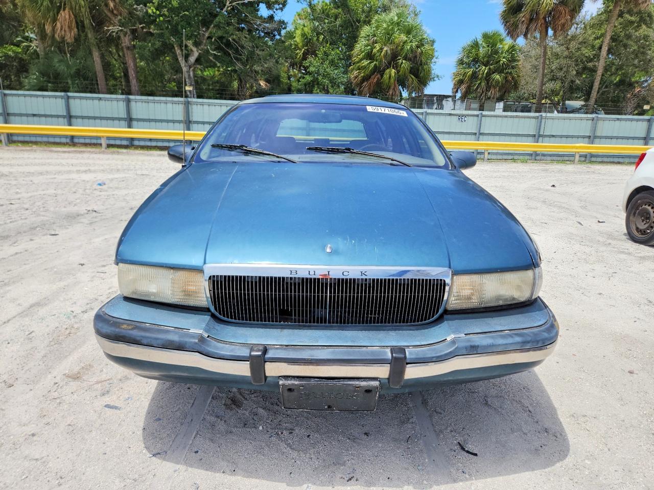 1995 Buick Roadmaster Estate Two Tone vin: 1G4BR82P8SR416654