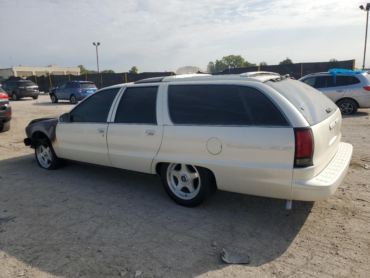 1995 Buick Roadmaster Estate White vin: 1G4BR82P8SR418694