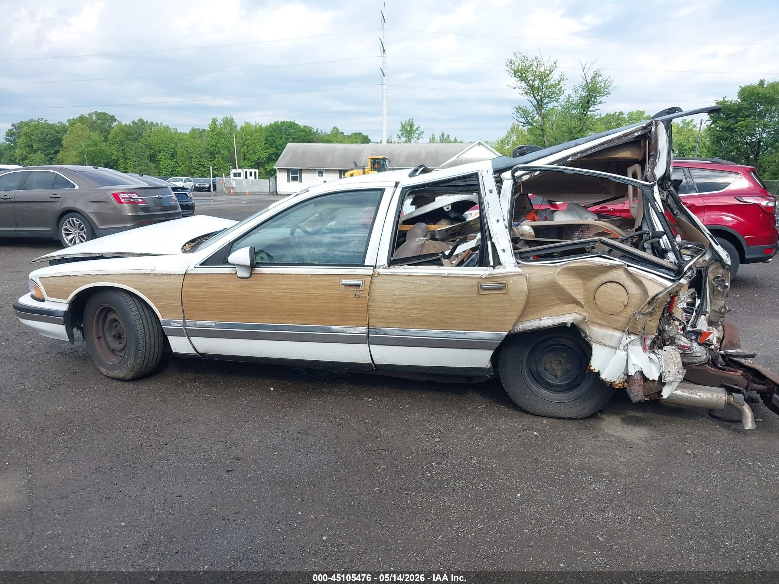 1994 Buick Roadmaster Estate Белый vin: 1G4BR82P9RR438799