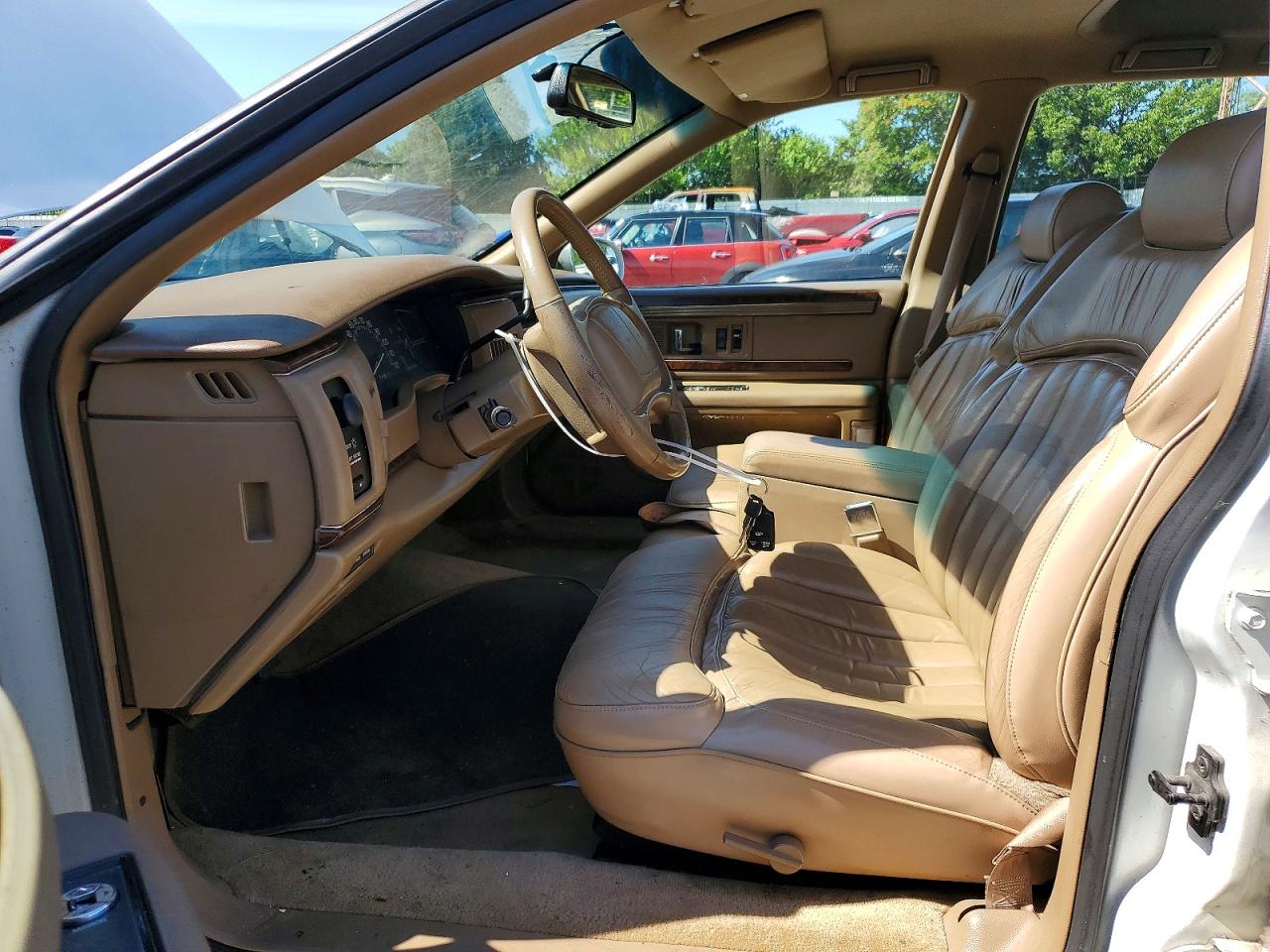 1996 Buick Roadmaster Base White vin: 1G4BR82PXTR418147