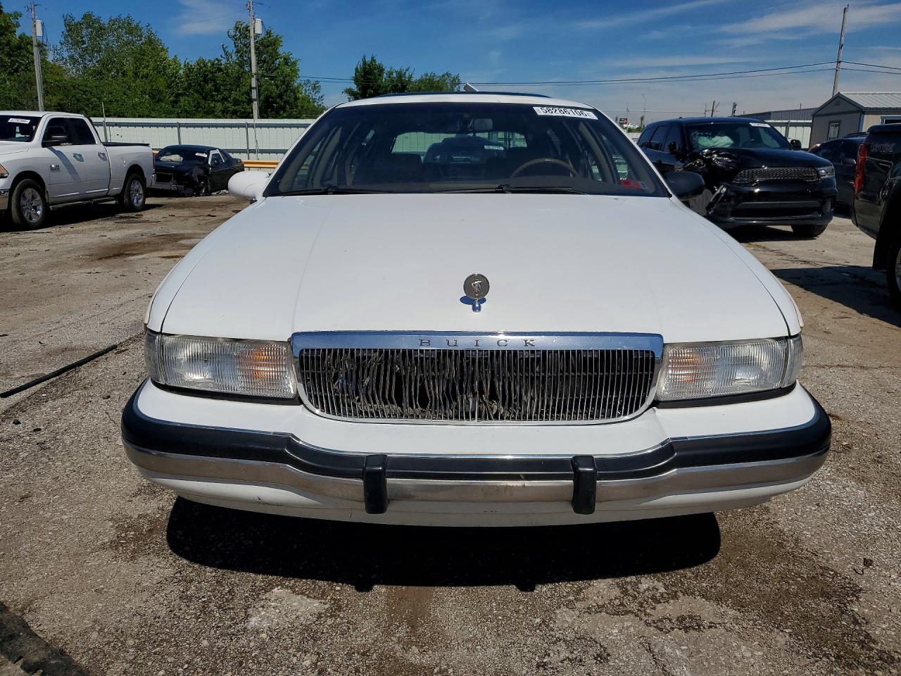1996 Buick Roadmaster Base White vin: 1G4BR82PXTR418147