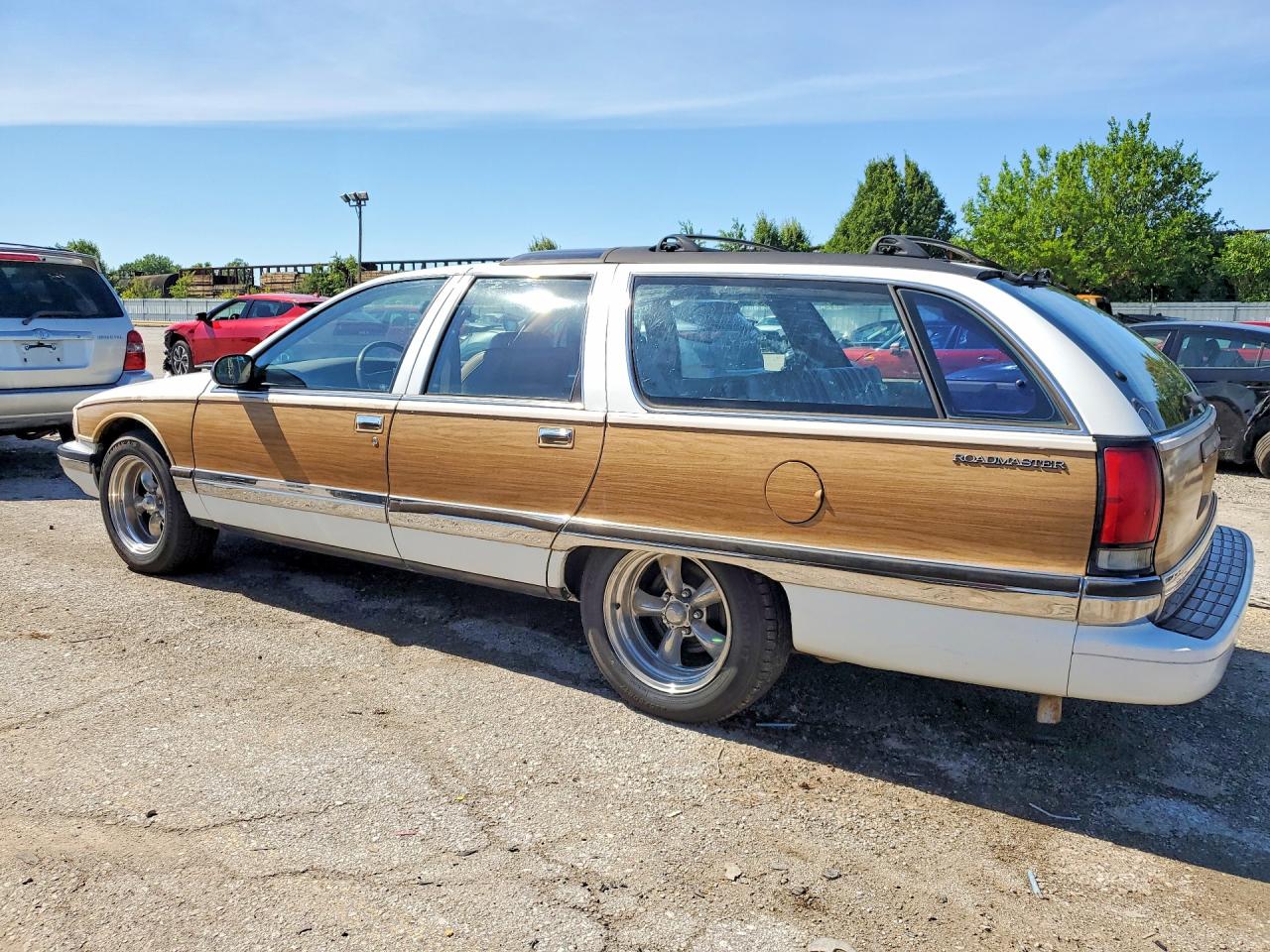 1996 Buick Roadmaster Base White vin: 1G4BR82PXTR418147