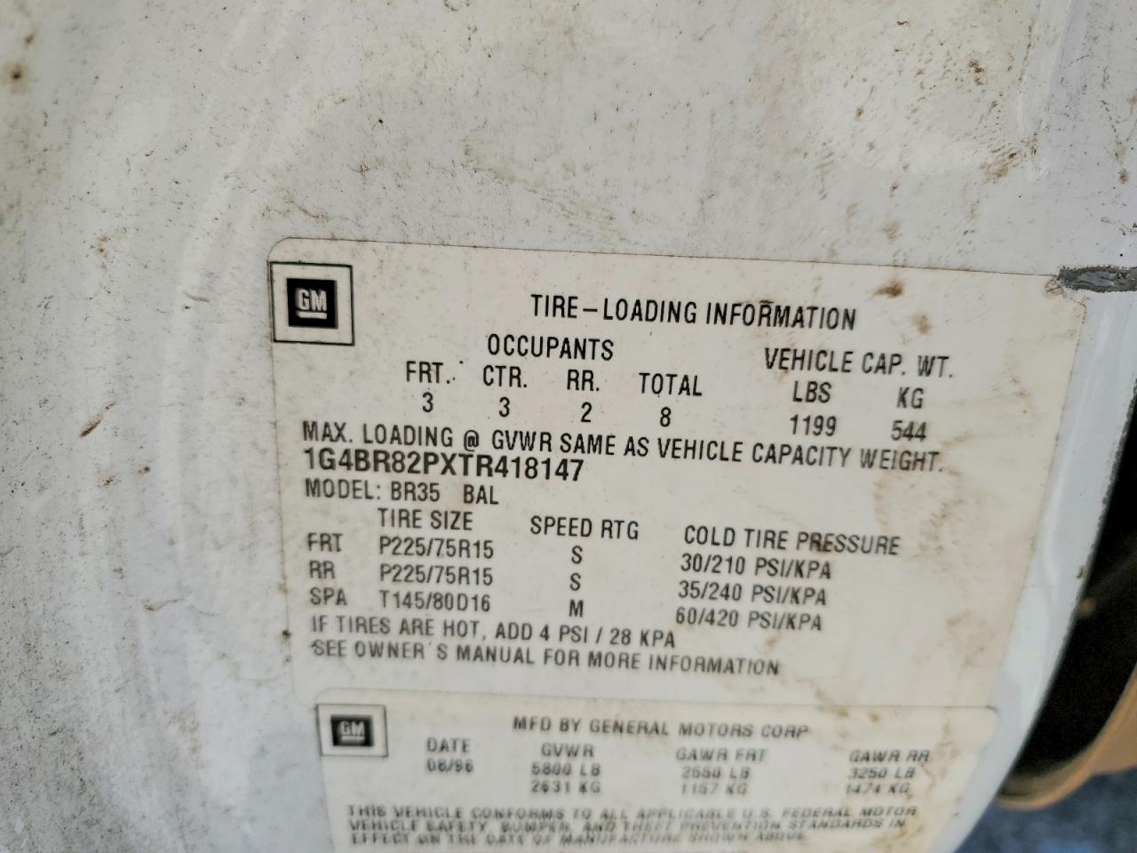 1996 Buick Roadmaster Base White vin: 1G4BR82PXTR418147