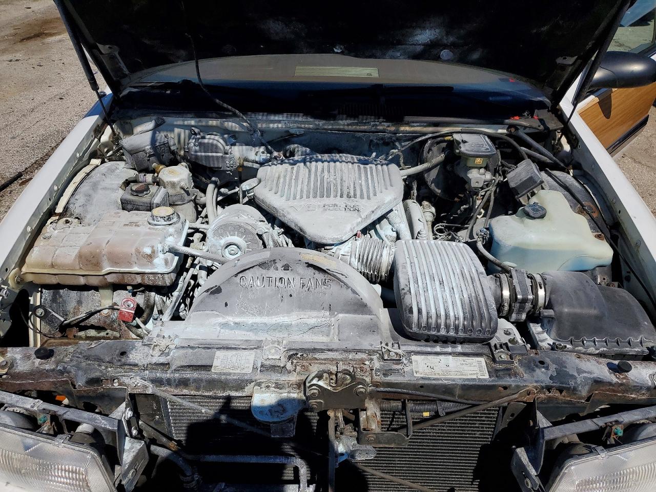 1996 Buick Roadmaster Base White vin: 1G4BR82PXTR418147
