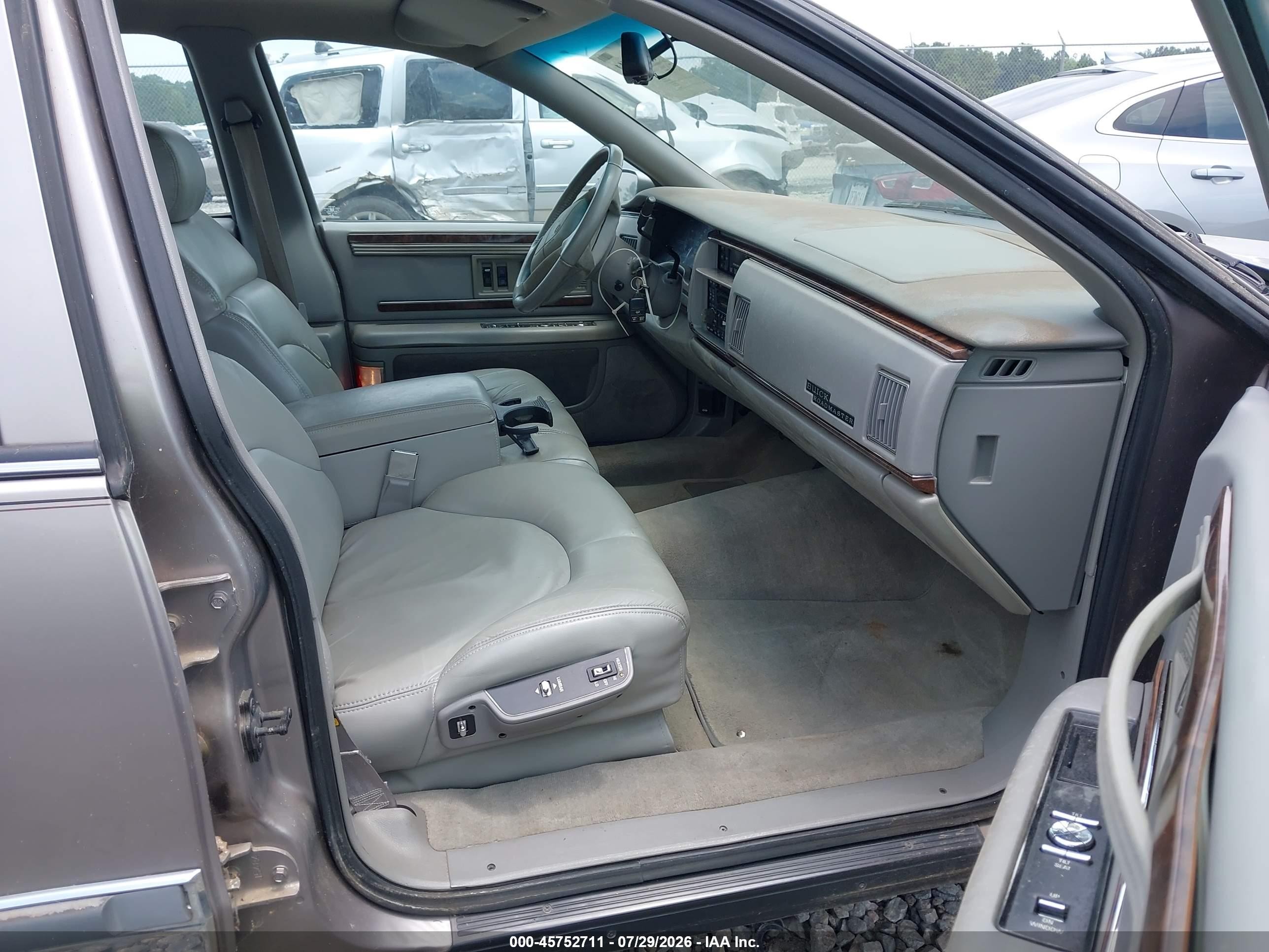 1996 Buick Roadmaster Limited Silver vin: 1G4BT52P0TR404256