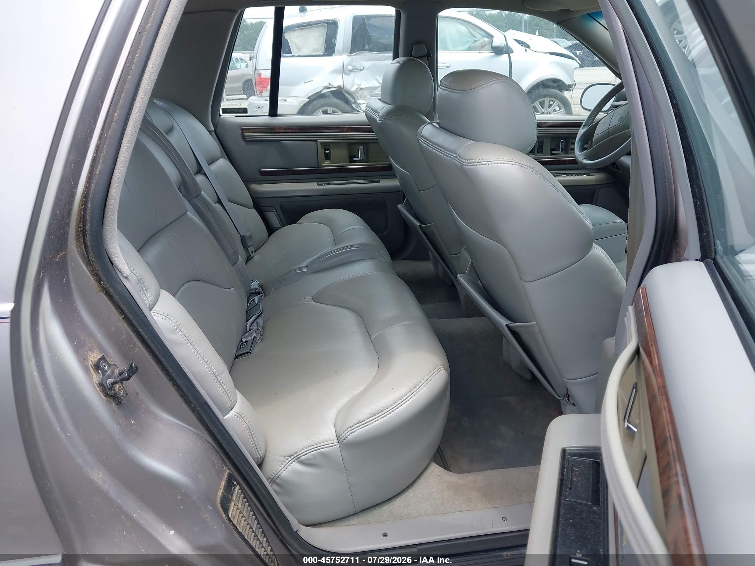 1996 Buick Roadmaster Limited Silver vin: 1G4BT52P0TR404256
