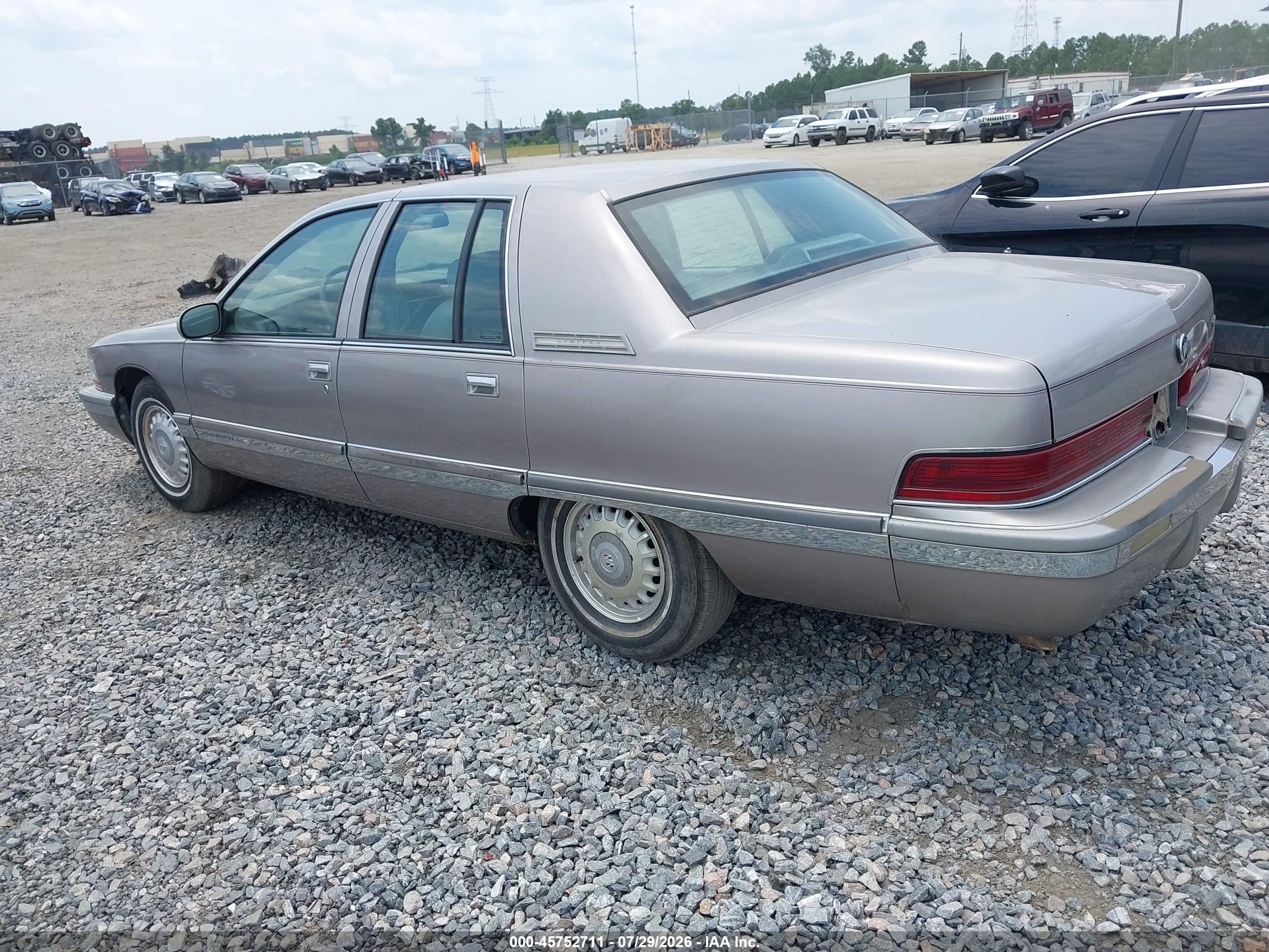1996 Buick Roadmaster Limited Silver vin: 1G4BT52P0TR404256
