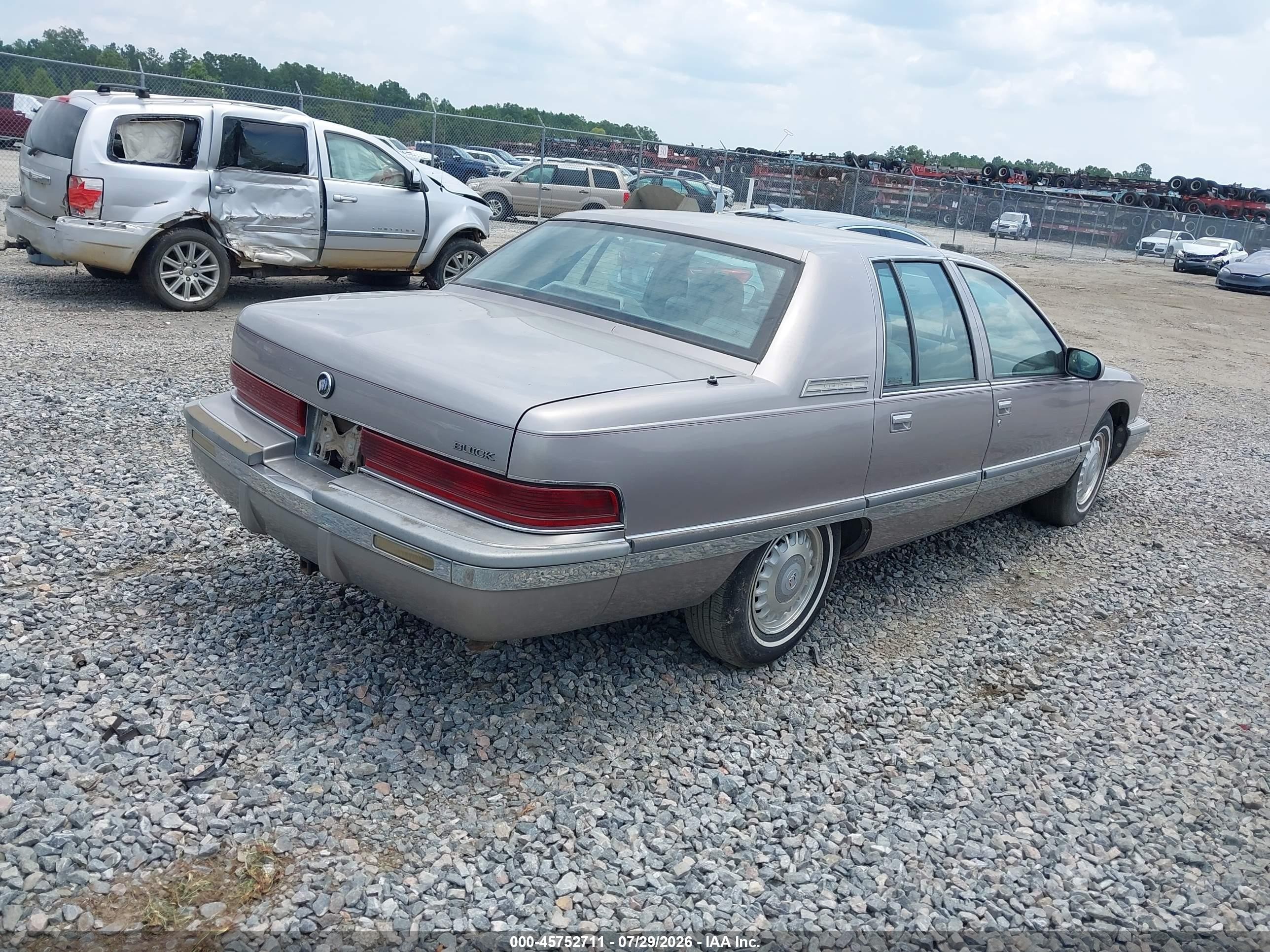 1996 Buick Roadmaster Limited Silver vin: 1G4BT52P0TR404256