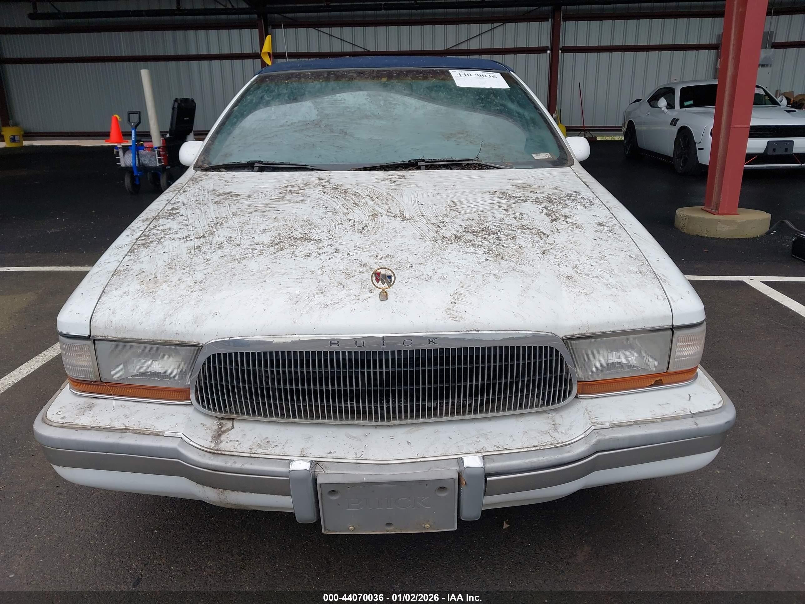 1994 Buick Roadmaster Limited White vin: 1G4BT52P3RR430889