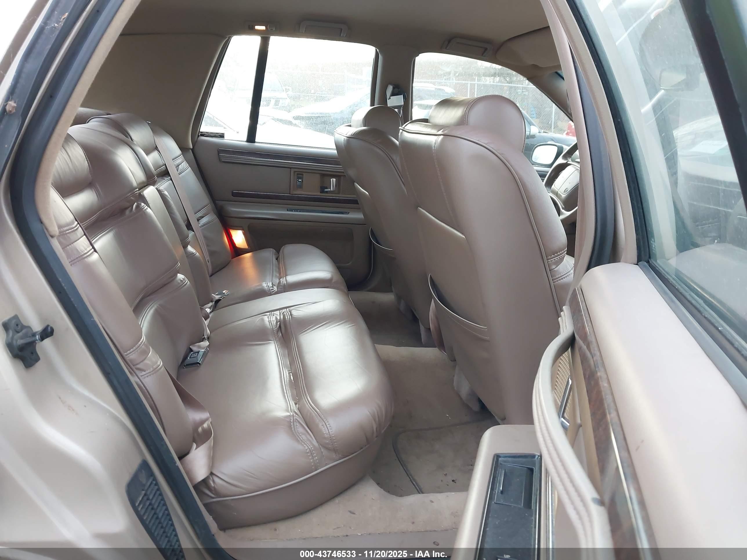 1994 Buick Roadmaster Limited Gold vin: 1G4BT52P5RR409042