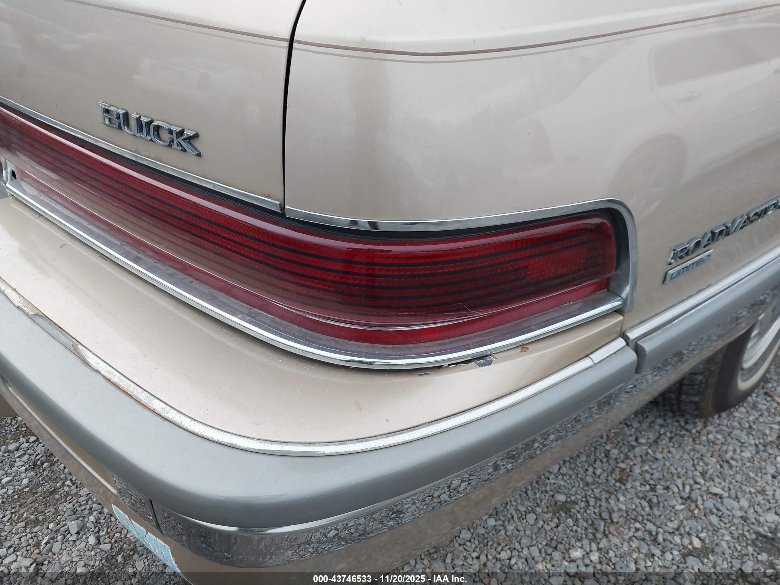 1994 Buick Roadmaster Limited Gold vin: 1G4BT52P5RR409042