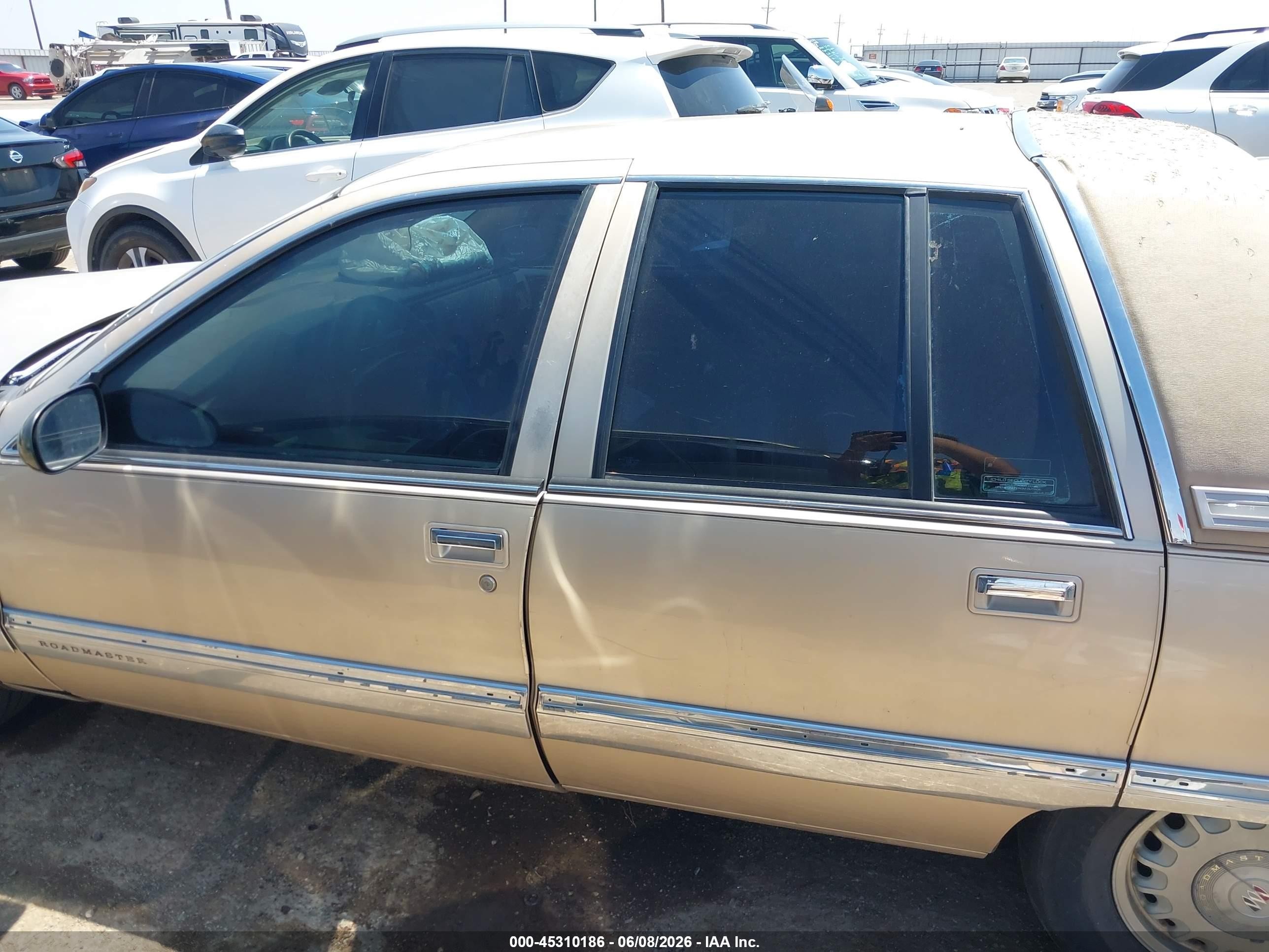 1995 Buick Roadmaster Limited Gold vin: 1G4BT52P5SR404705