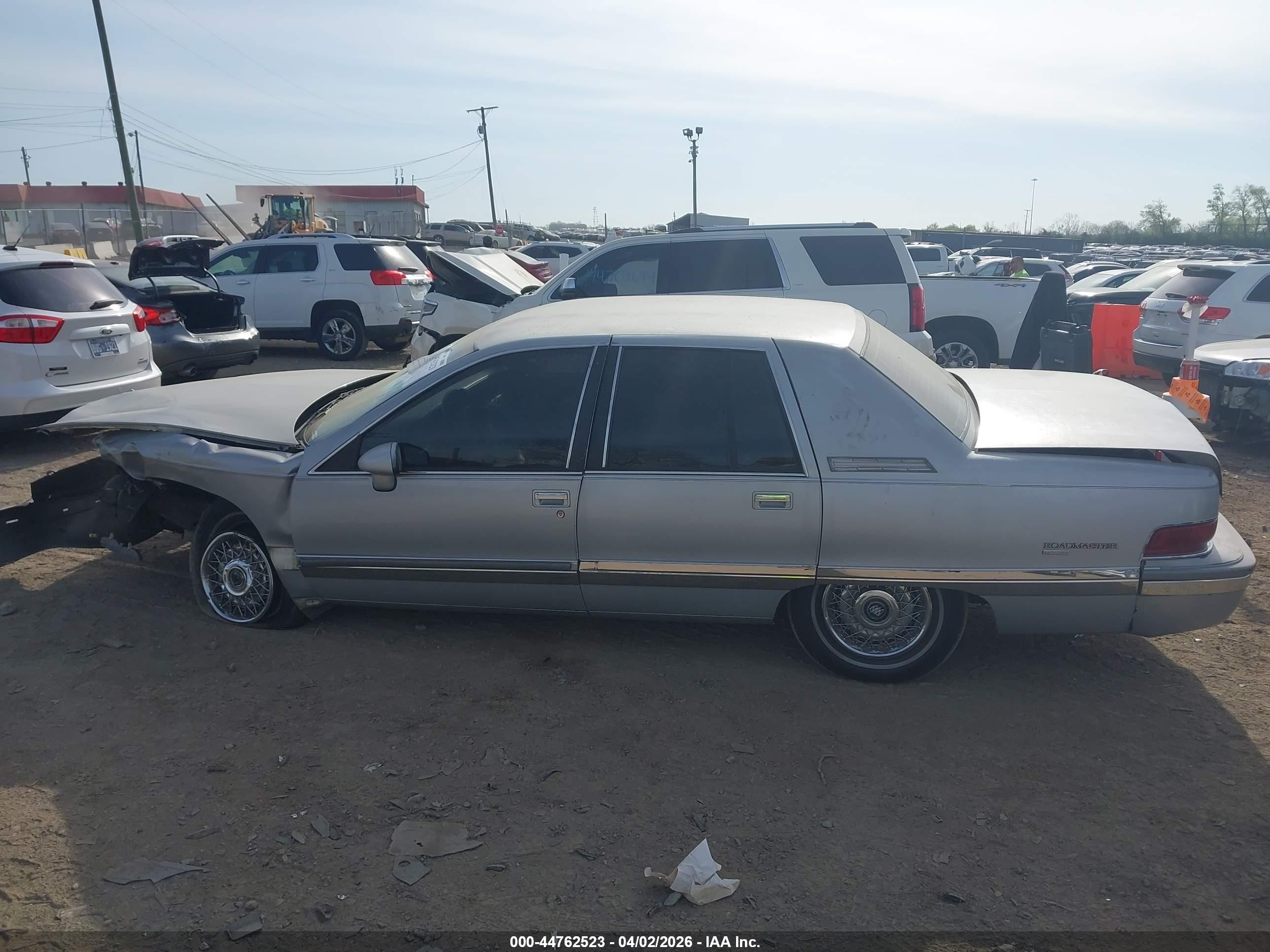 1992 Buick Roadmaster Limited Silver vin: 1G4BT5370NR447108