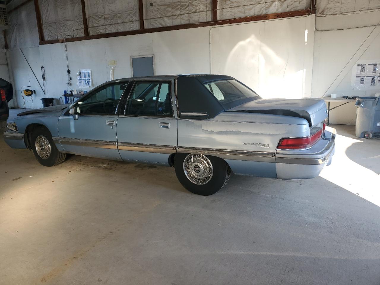 1992 Buick Roadmaster Limited Blue vin: 1G4BT5370NR457427