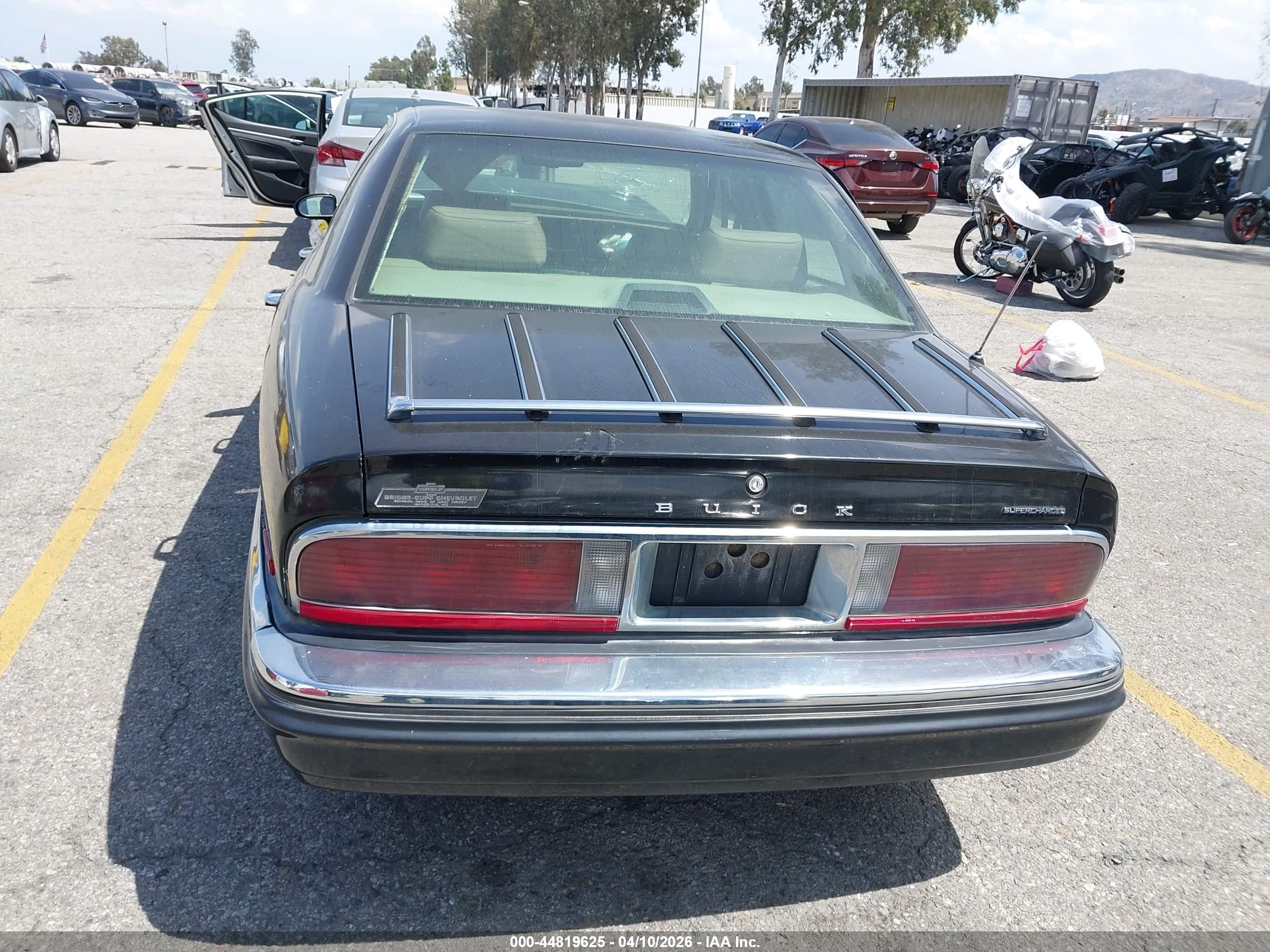 1996 Buick Park Avenue Ultra Black vin: 1G4CU5211TH614450