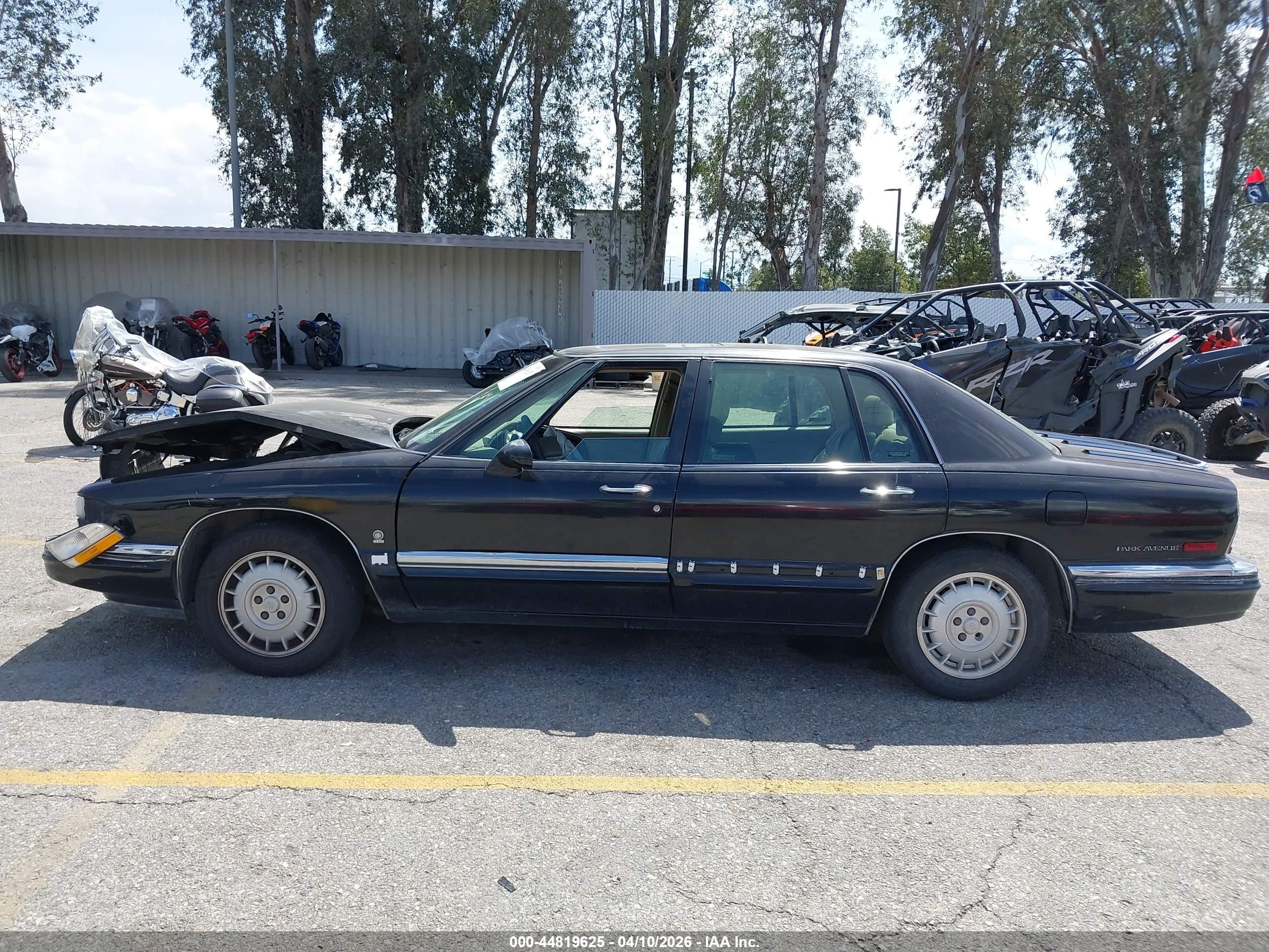 1996 Buick Park Avenue Ultra Black vin: 1G4CU5211TH614450