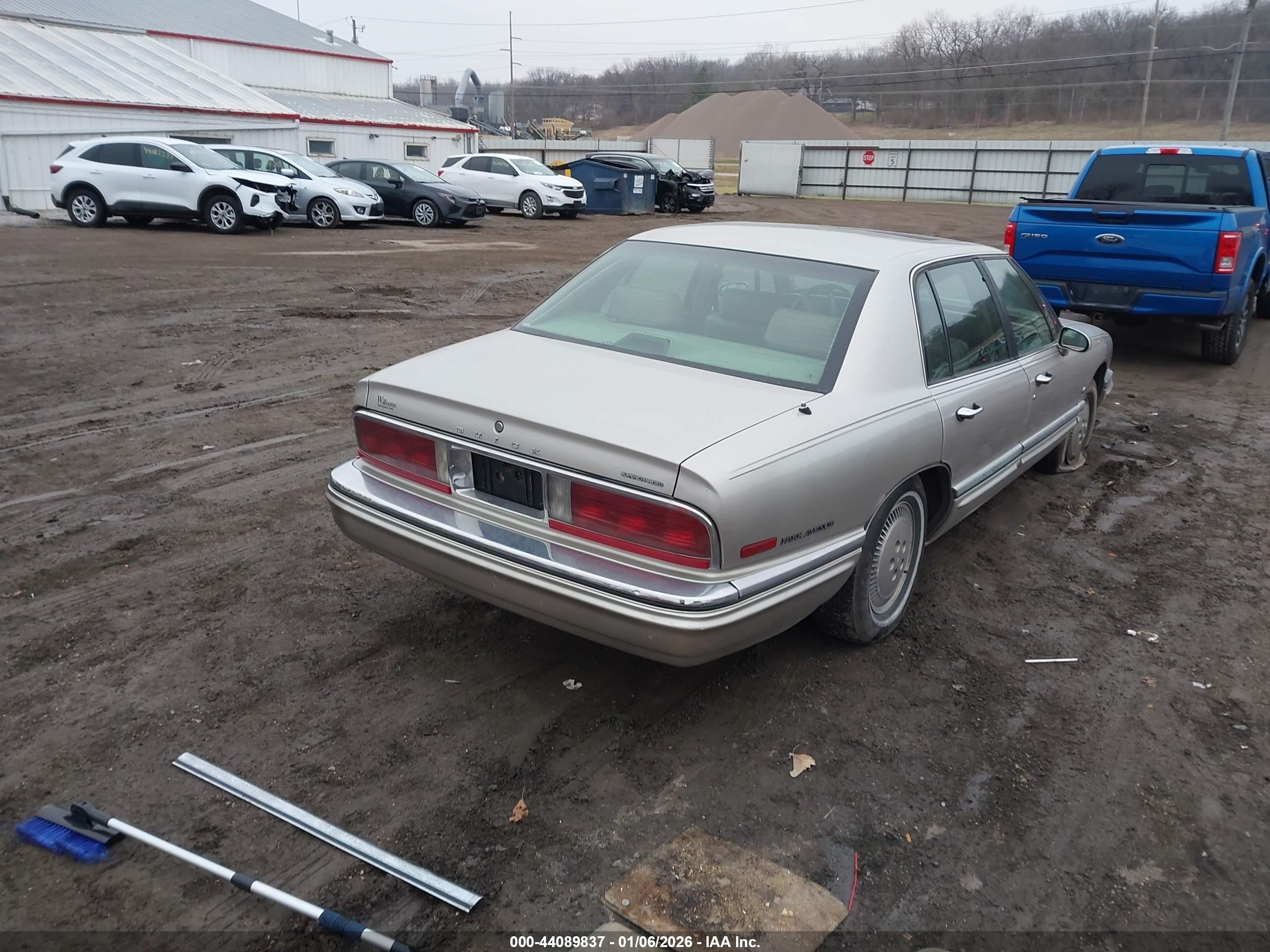 1996 Buick Park Avenue Ultra Tan vin: 1G4CU5214TH616208