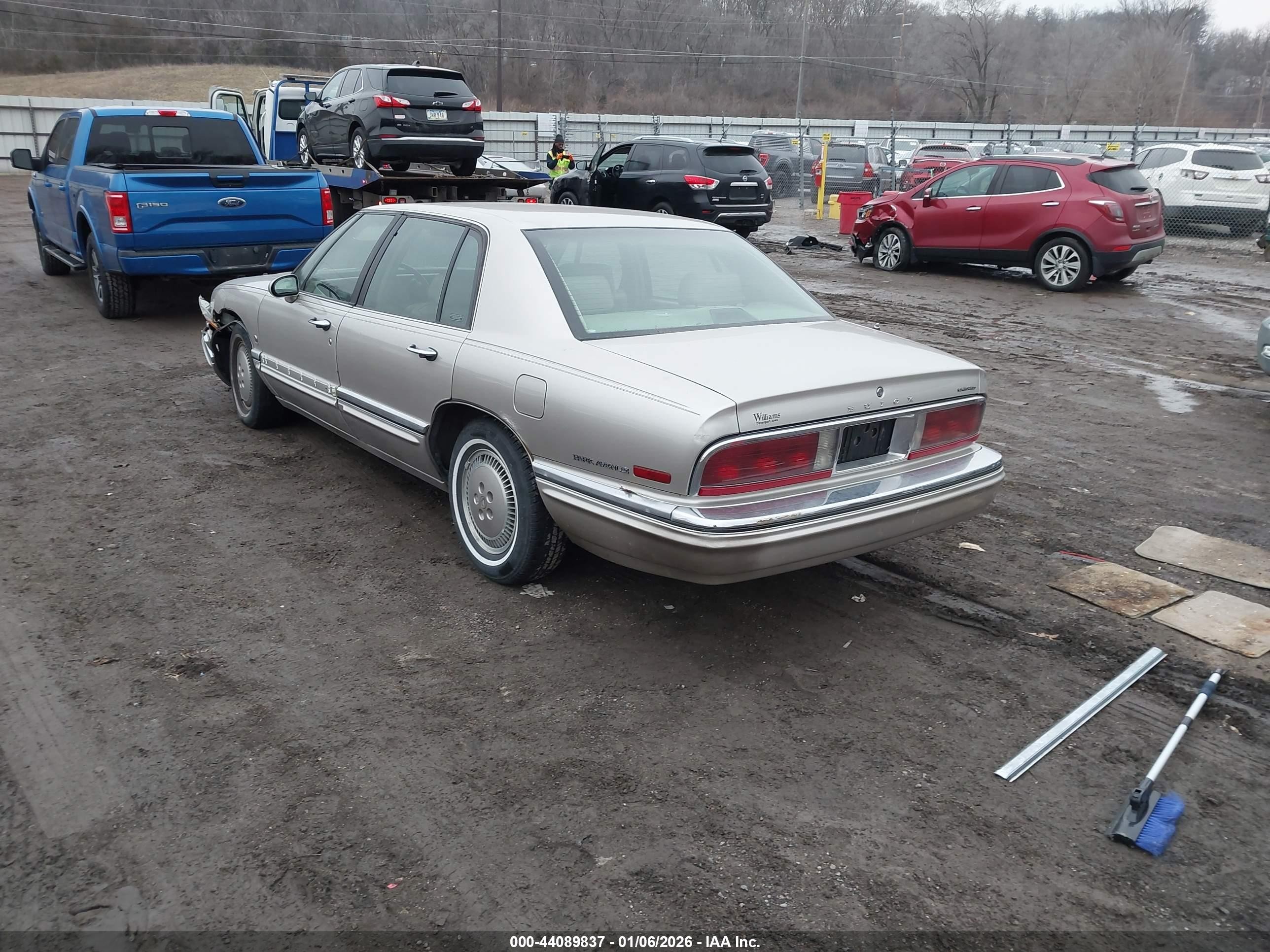 1996 Buick Park Avenue Ultra Tan vin: 1G4CU5214TH616208
