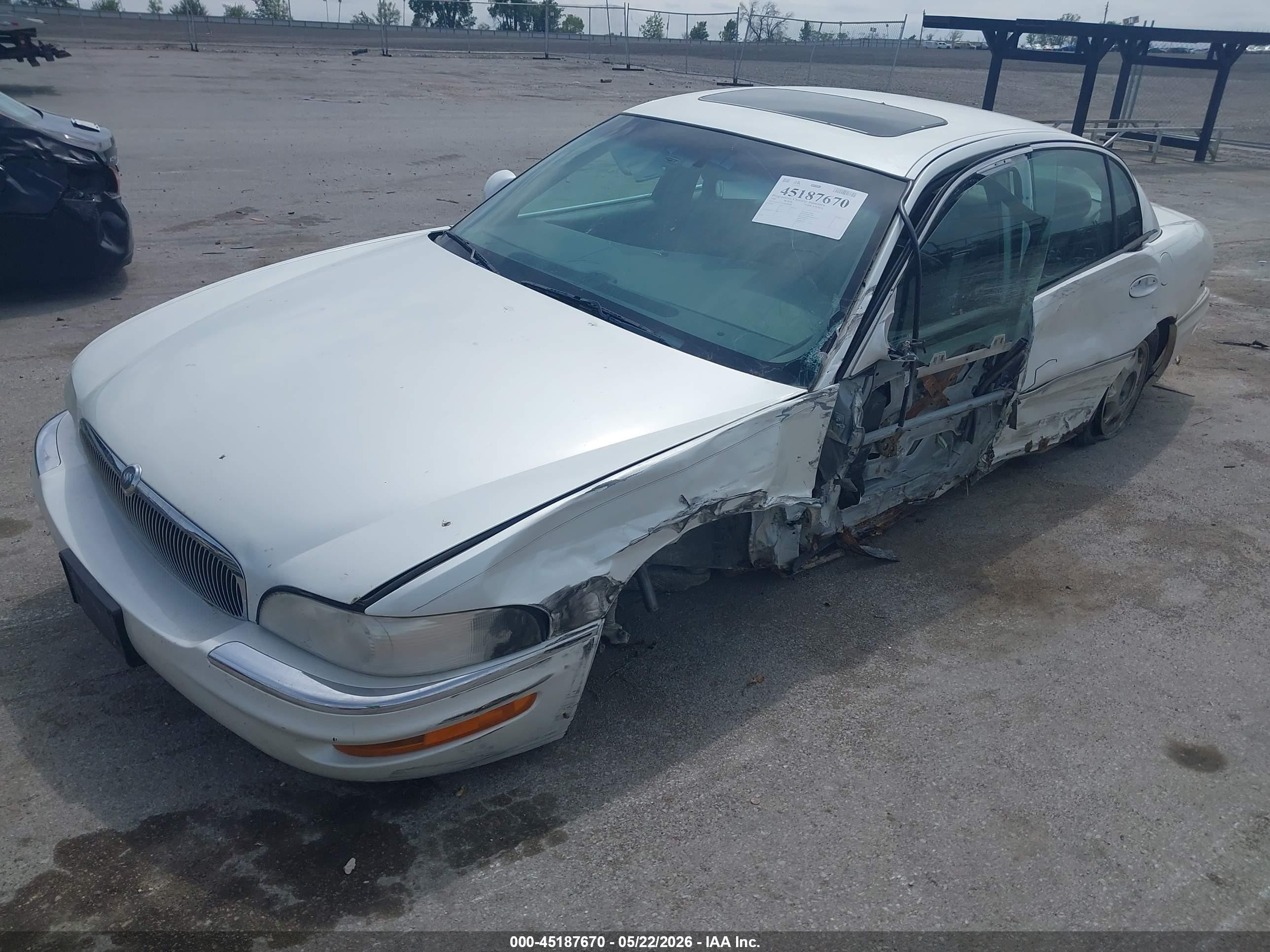 1999 Buick Park Avenue Ultra White vin: 1G4CU5214X4626668