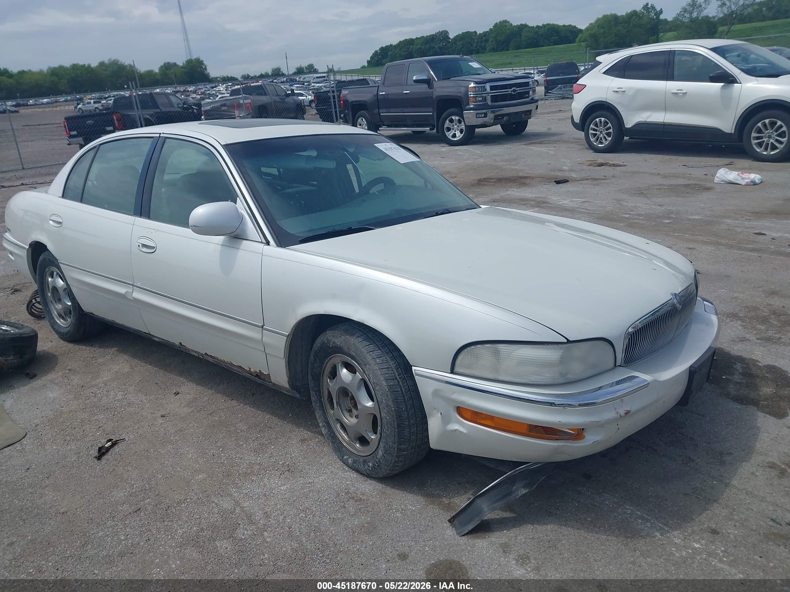 1999 Buick Park Avenue Ultra White vin: 1G4CU5214X4626668