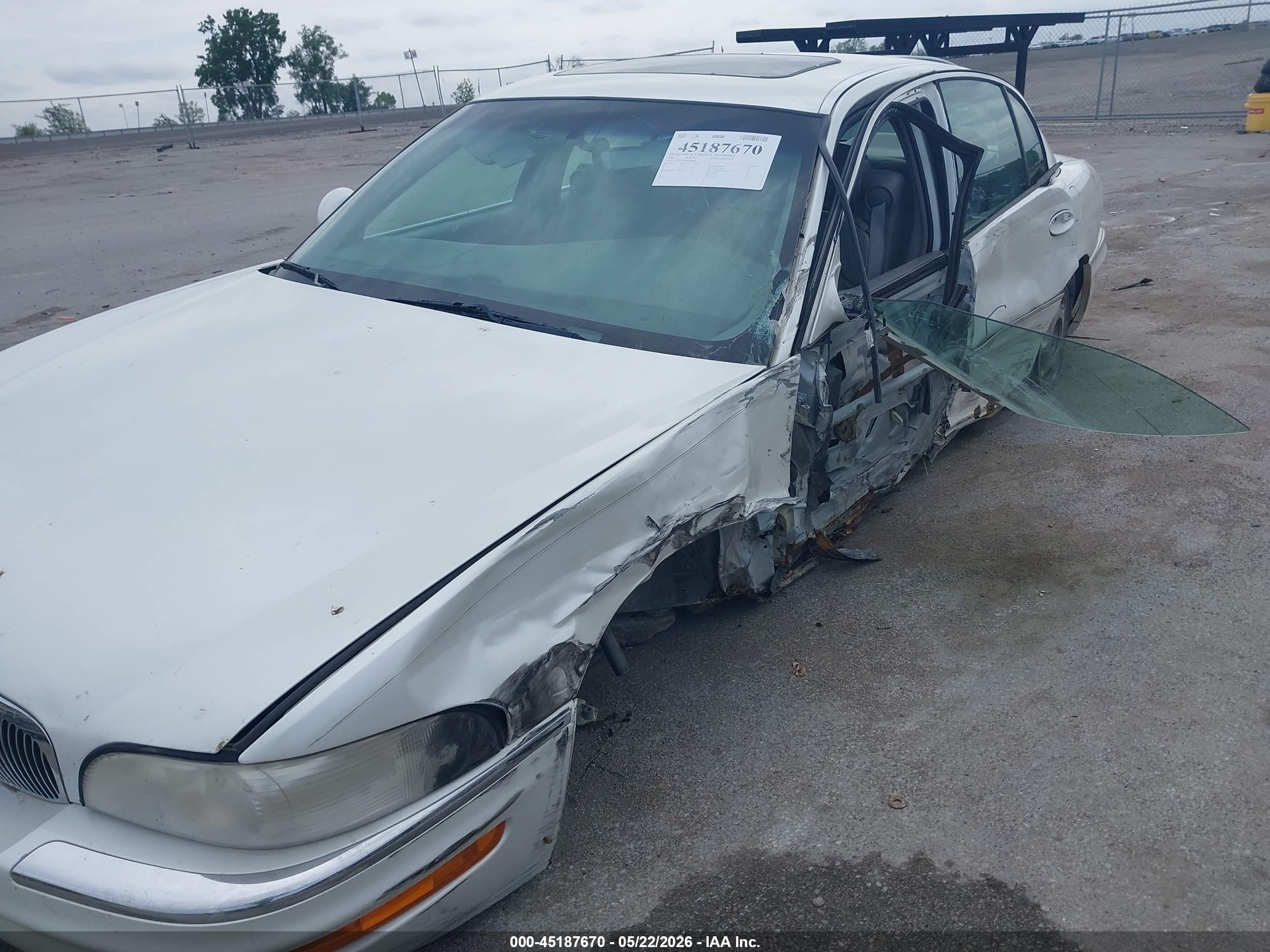 1999 Buick Park Avenue Ultra White vin: 1G4CU5214X4626668