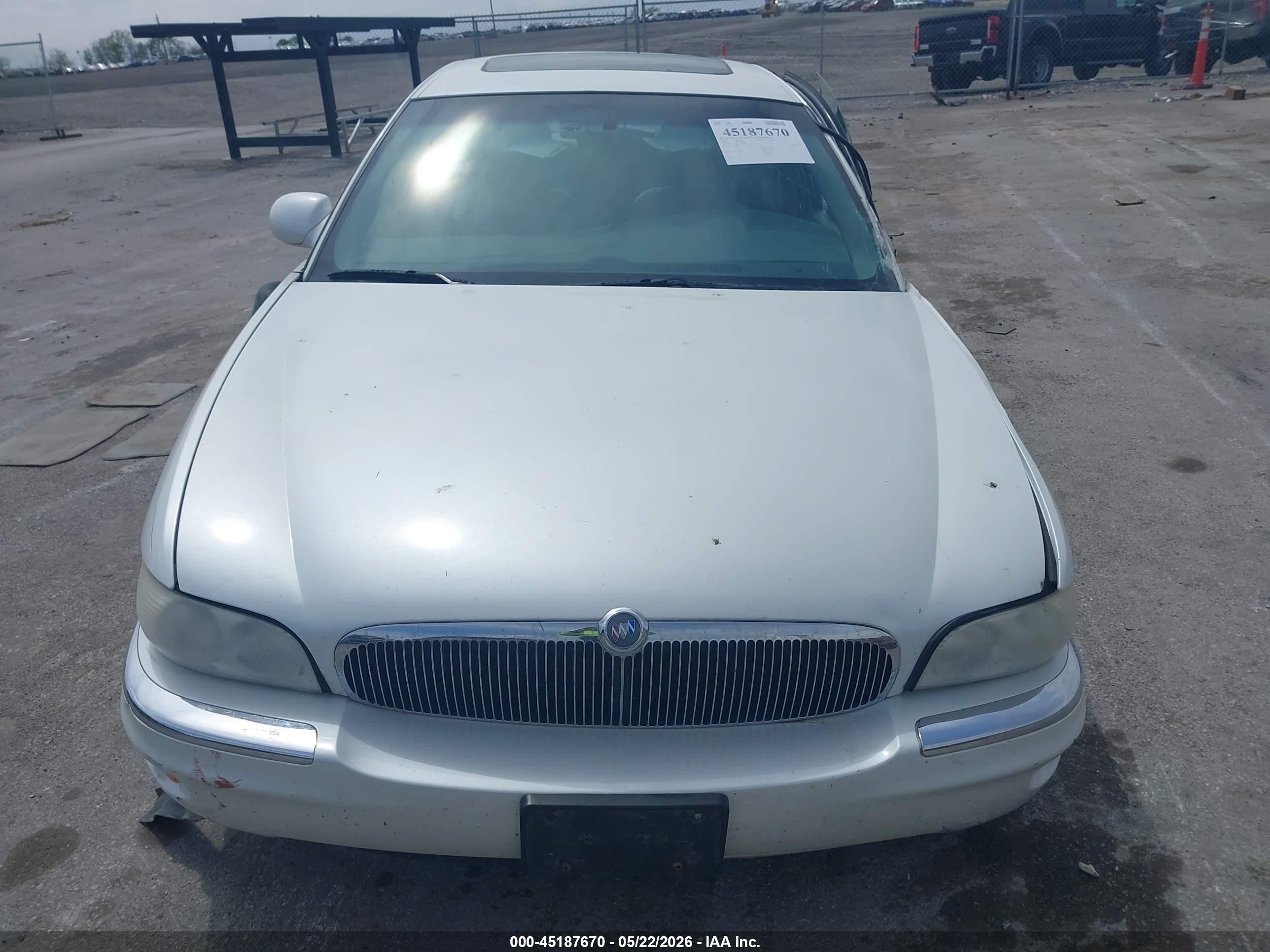 1999 Buick Park Avenue Ultra White vin: 1G4CU5214X4626668