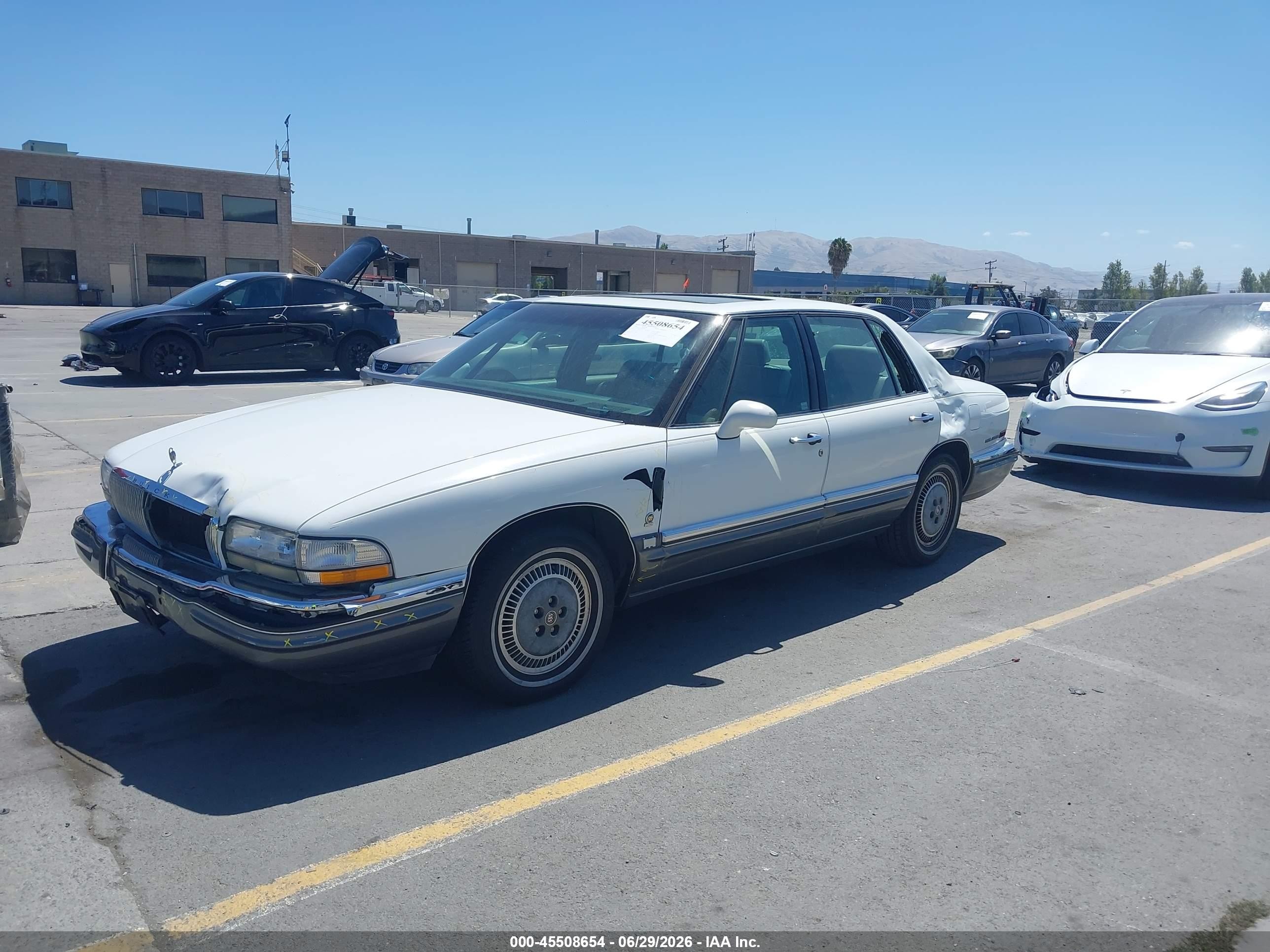 1993 Buick Park Avenue Ultra White vin: 1G4CU5315P1605540