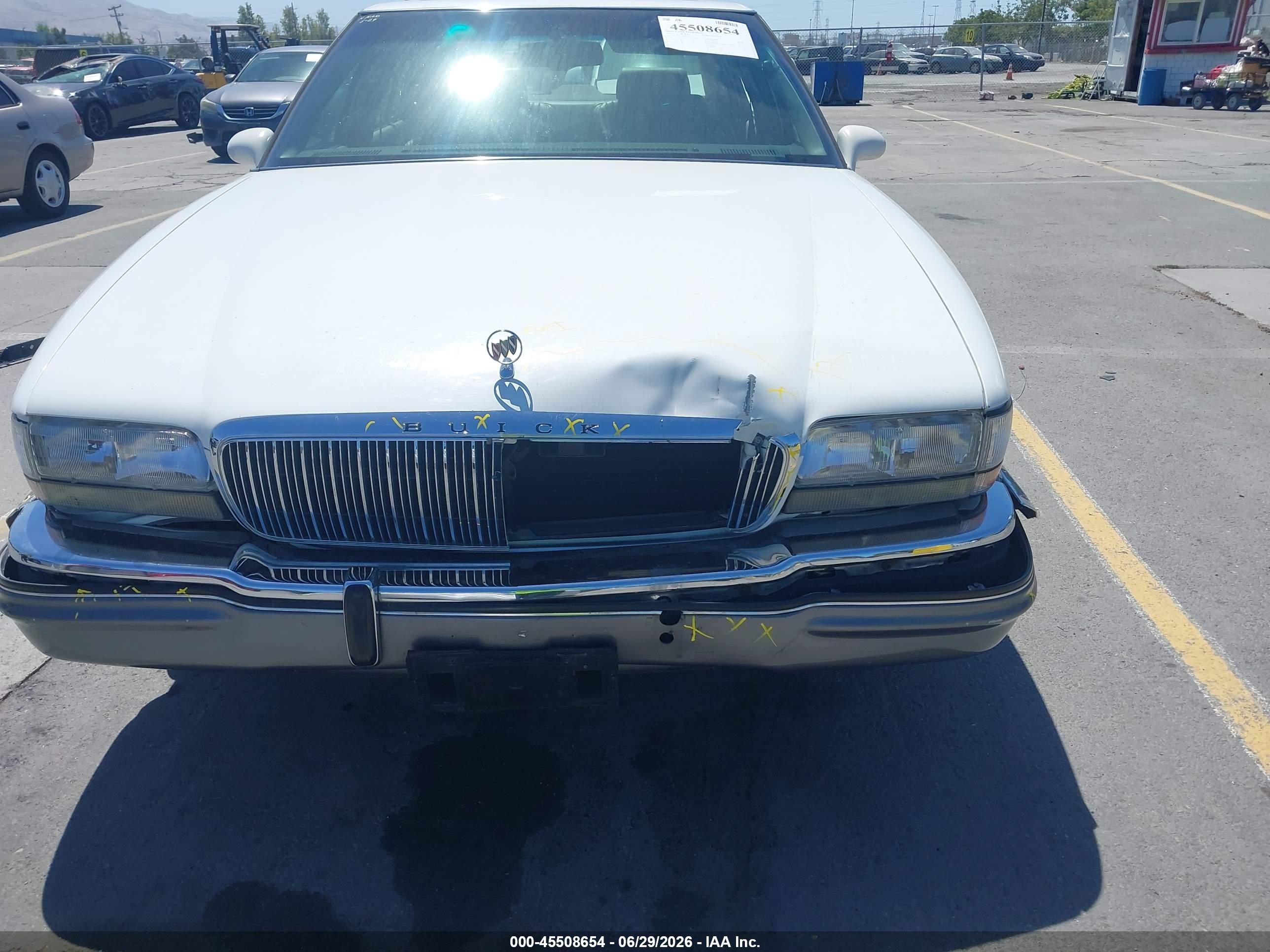 1993 Buick Park Avenue Ultra White vin: 1G4CU5315P1605540