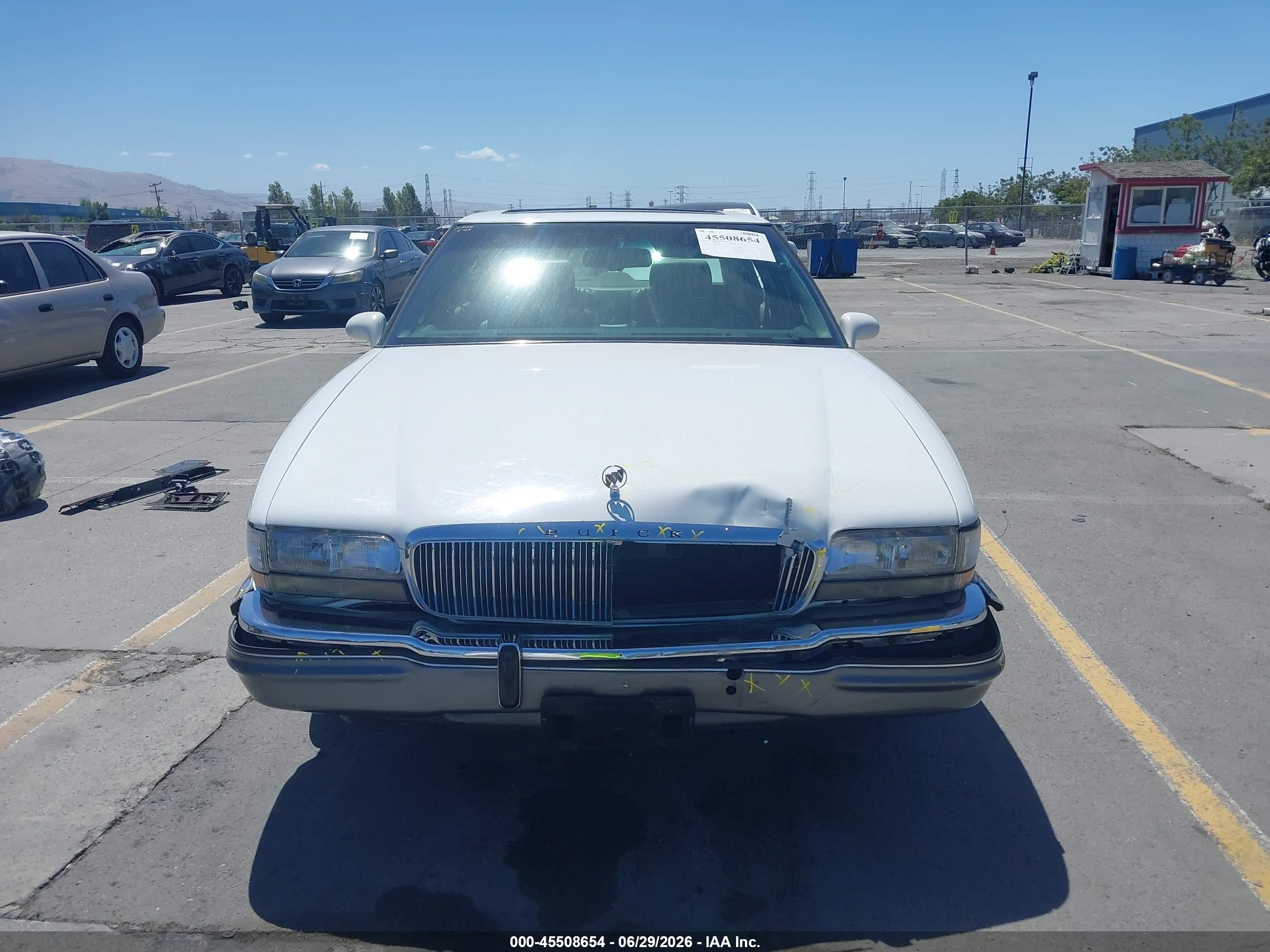 1993 Buick Park Avenue Ultra White vin: 1G4CU5315P1605540
