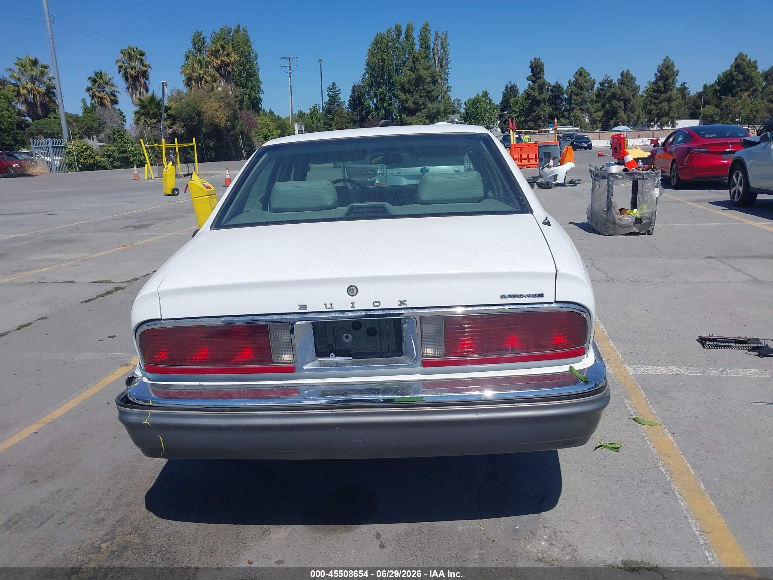 1993 Buick Park Avenue Ultra White vin: 1G4CU5315P1605540