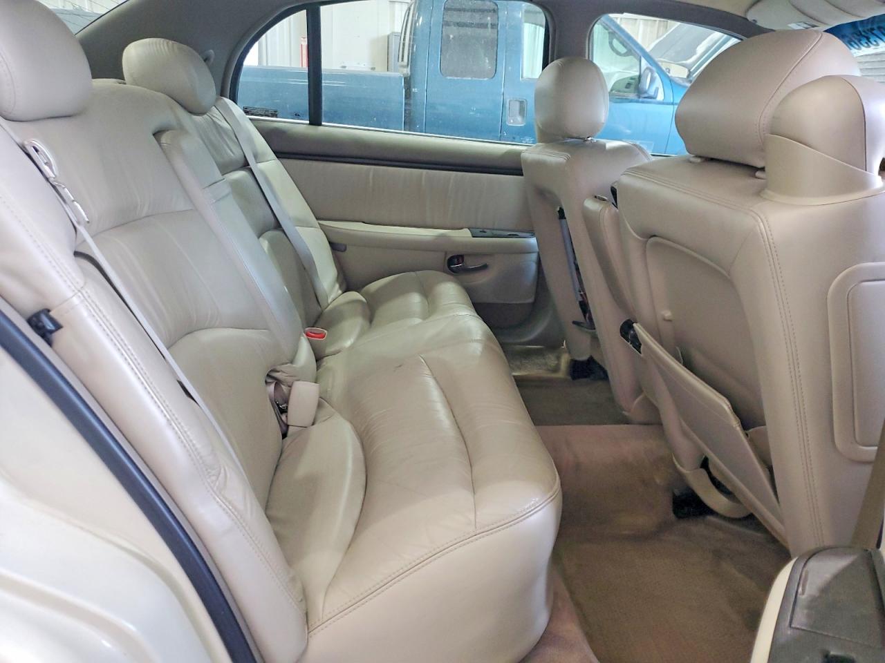 2001 Buick Park Avenue Ultra White vin: 1G4CU541014199333