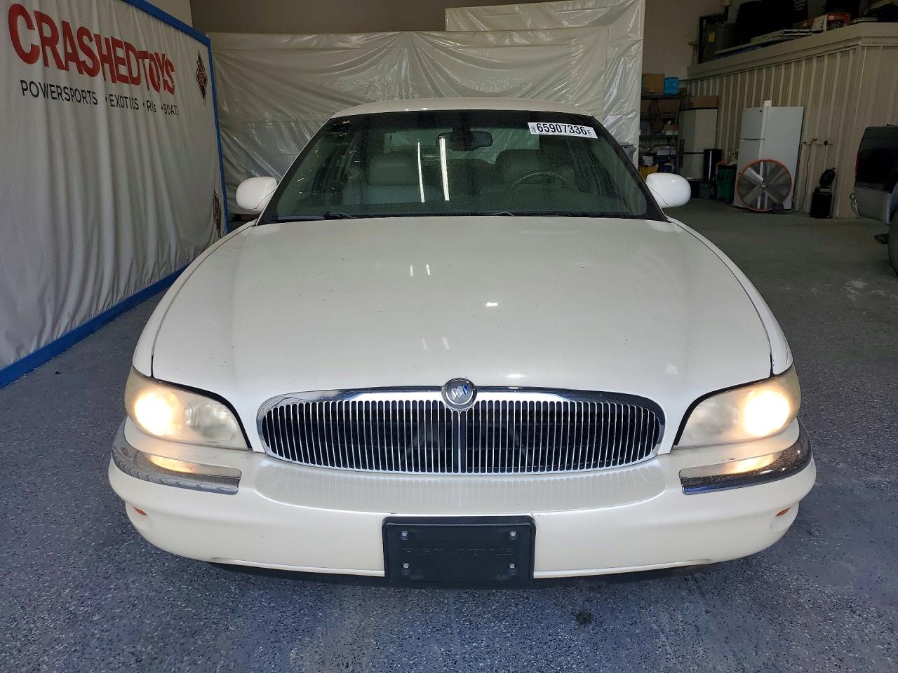 2001 Buick Park Avenue Ultra White vin: 1G4CU541014199333